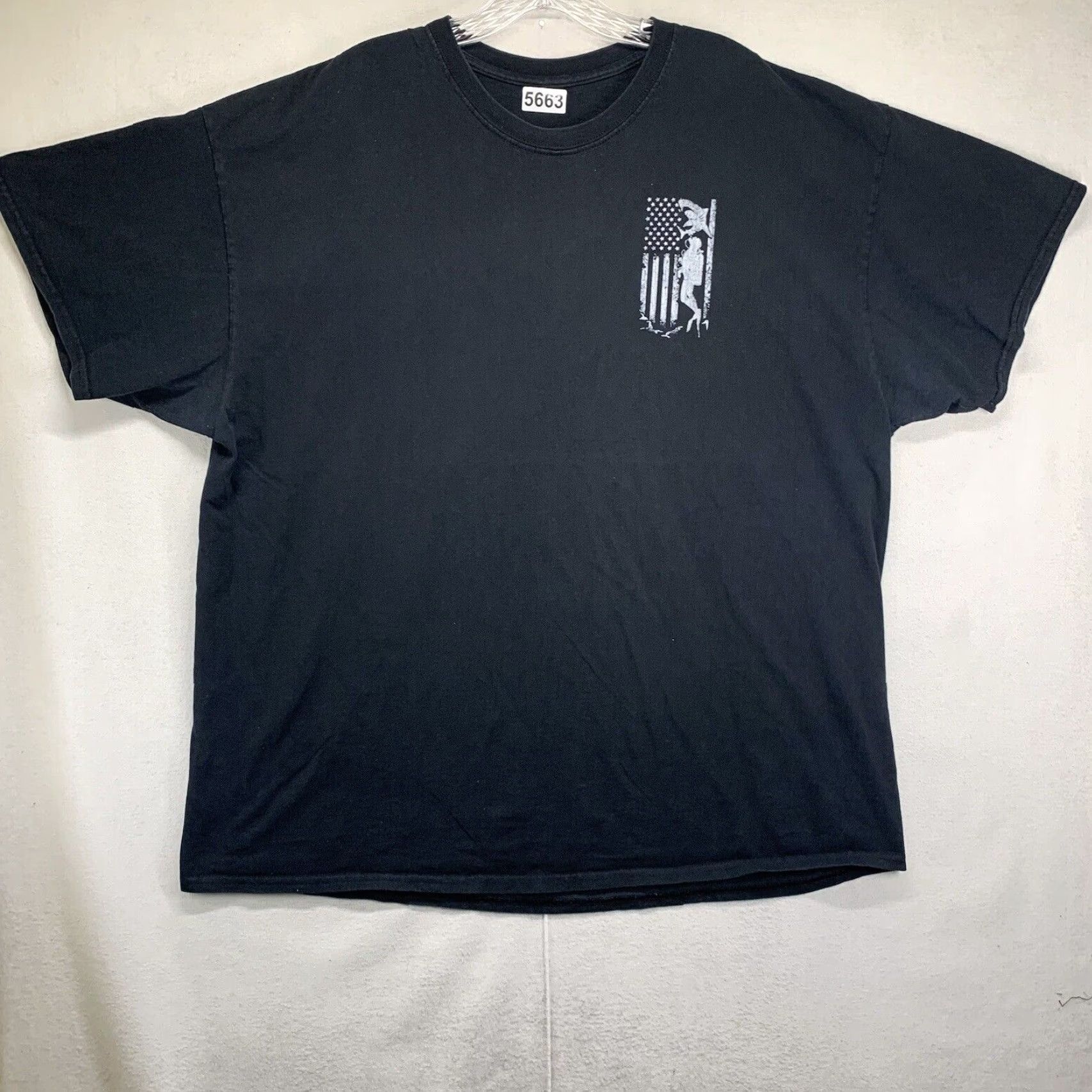 Vintage VINTAGE Men’s Scuba Diver T-Shirt XL Black Graphic Print American Flag Shark Short Sleeve Mens Size US XL / EU 56 / 4 - 3 Thumbnail