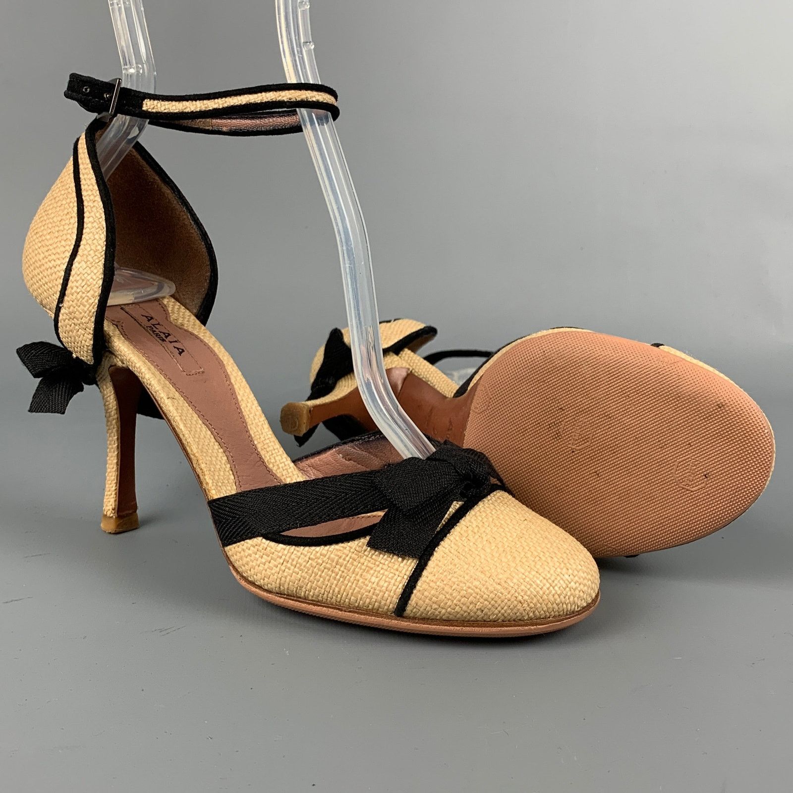 Alaia ALAIA Size 5.5 Natural & Black Straw Textured Bow Pumps Size US 5.5 / IT 35.5 - 3 Thumbnail