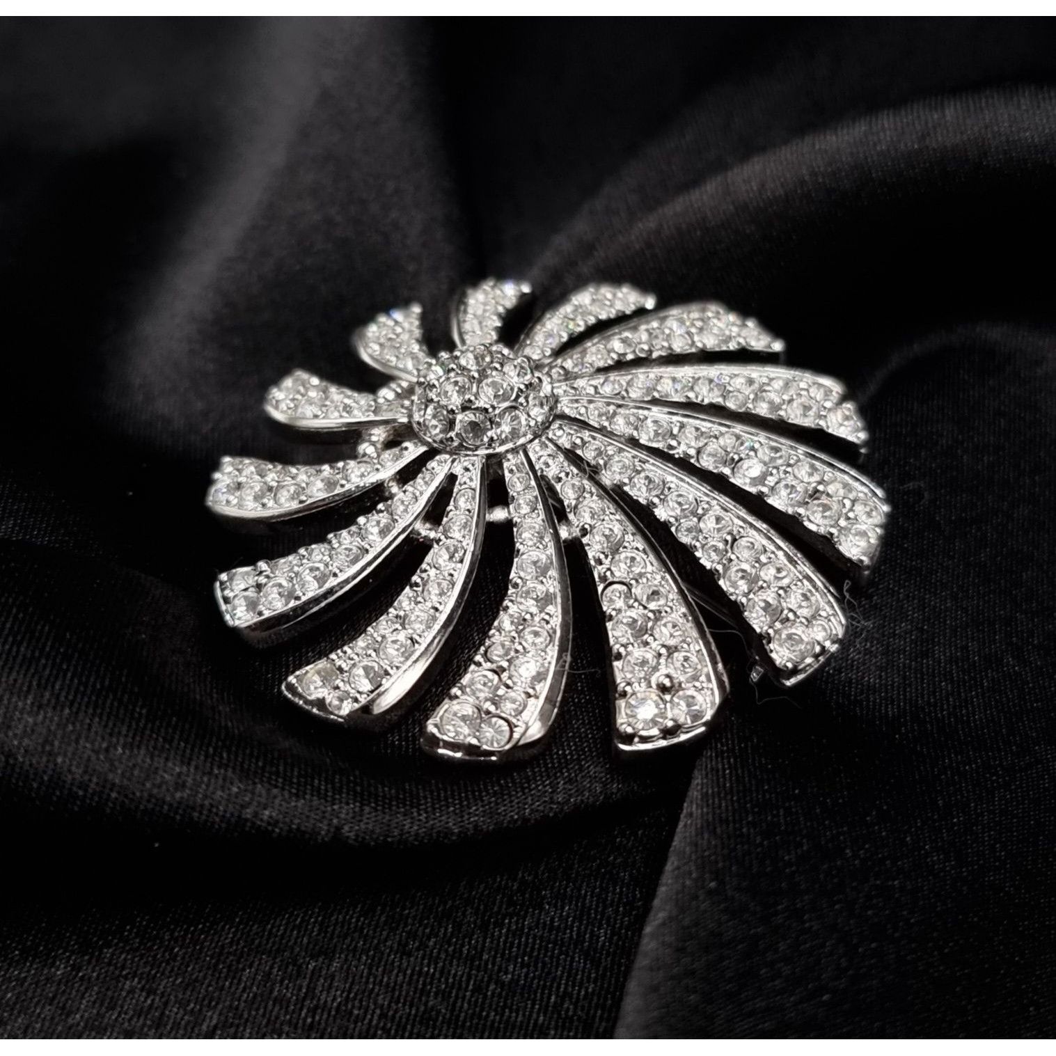 Swarovski Vintage Early 2000s SWAROVSKI Signed Crystal Swirl Brooch Pi Size ONE SIZE - 3 Thumbnail
