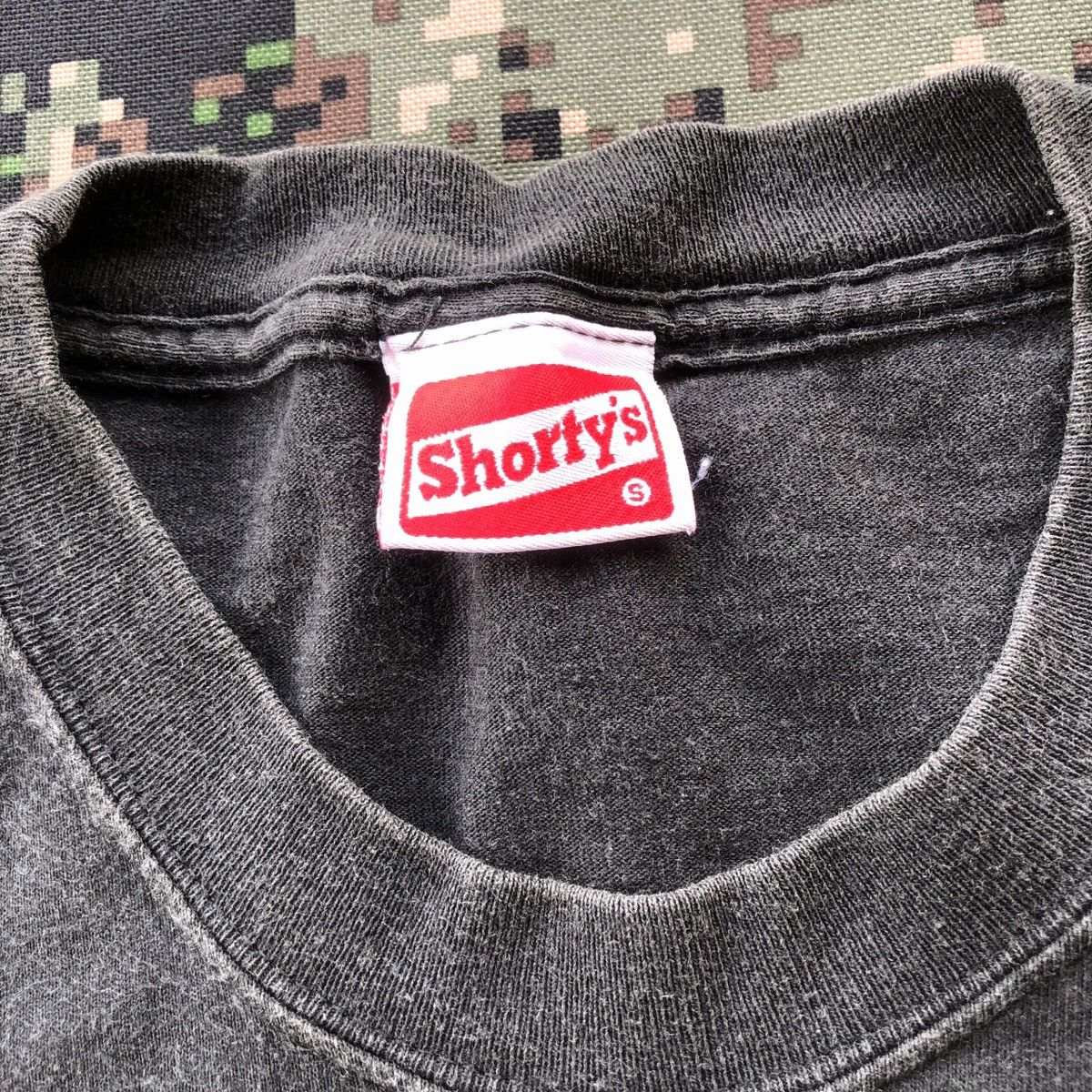 Shorty's Skateboards × Vintage Vtg 90s Shorty’s Skateboard Big Spellout Tshirt Size US S / EU 44-46 / 1 - 4 Thumbnail