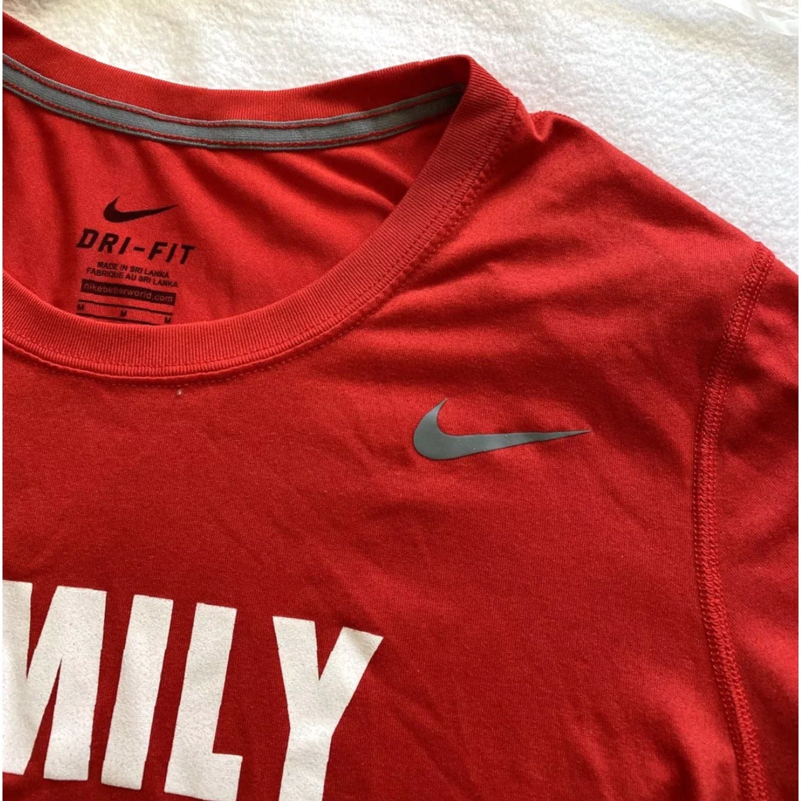 Nike Nike Dri-Fit T Shirt Top Women’s M Red Running Crew Neck Short Sleeve Pullover Athletic Breathable Reflective Size M / US 6-8 / IT 42-44 - 2 Thumbnail