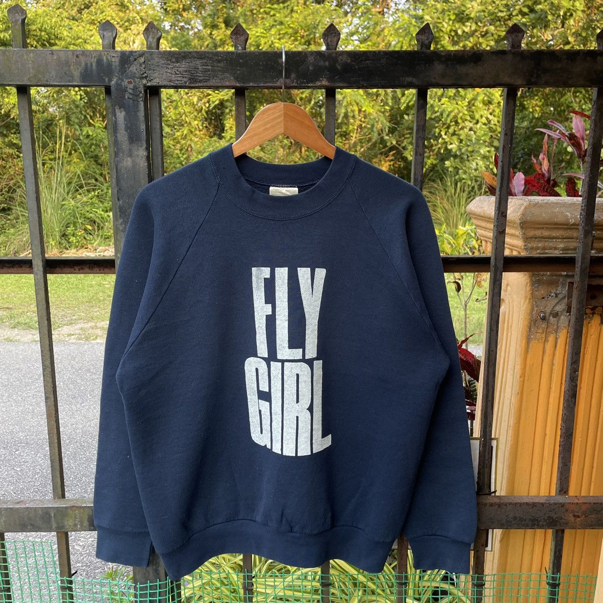 Fruit Of The Loom 🔥Vintage 90s FLY GIRL Big Spellout Sweatshirts Size US M / EU 48-50 / 2 - 1 Thumbnail