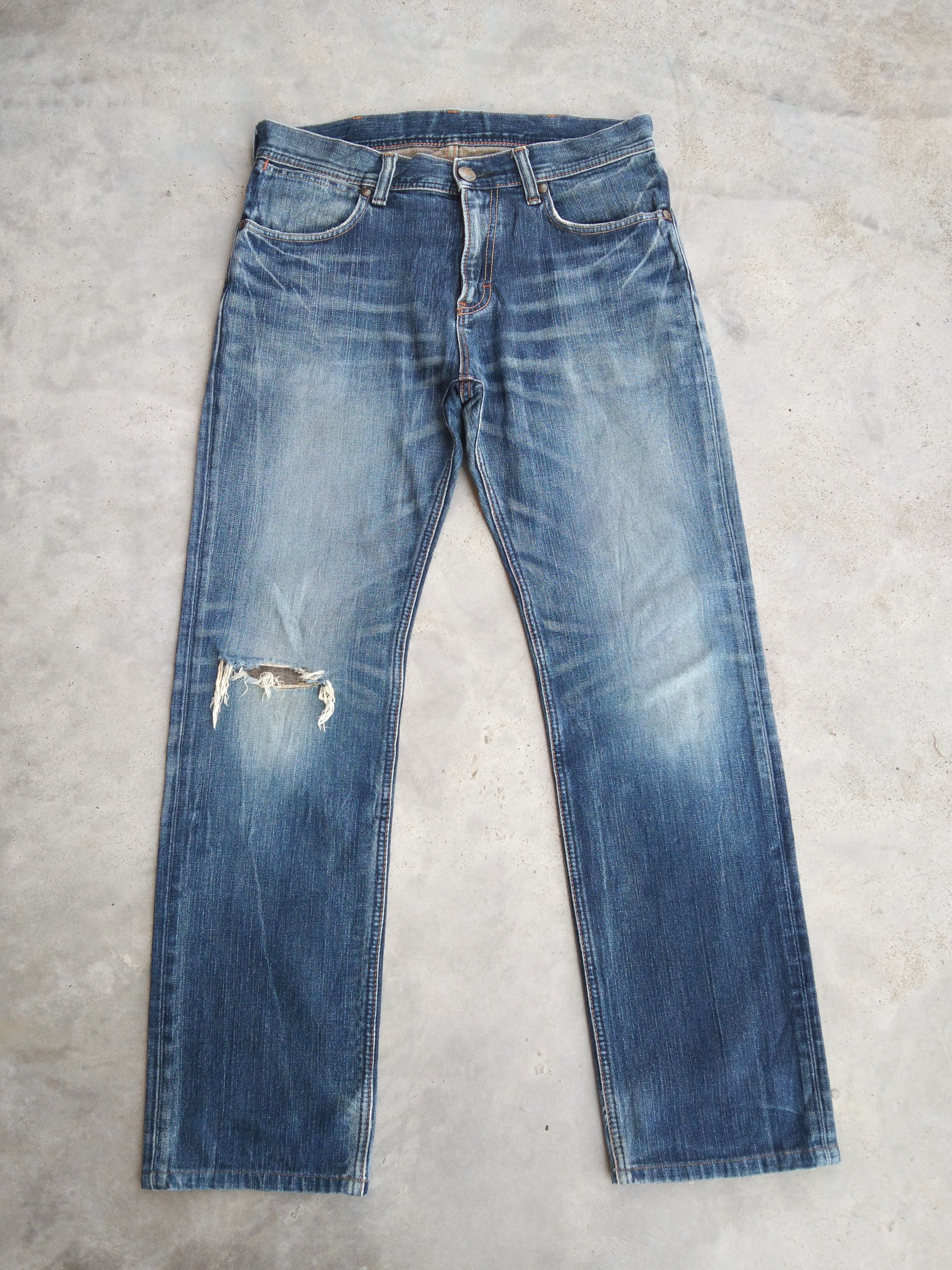 Japanese Brand Vintage Faded Blue Wash Wrangler Distressed Jeans 32x31 Size US 32 / EU 48 - 1 Thumbnail
