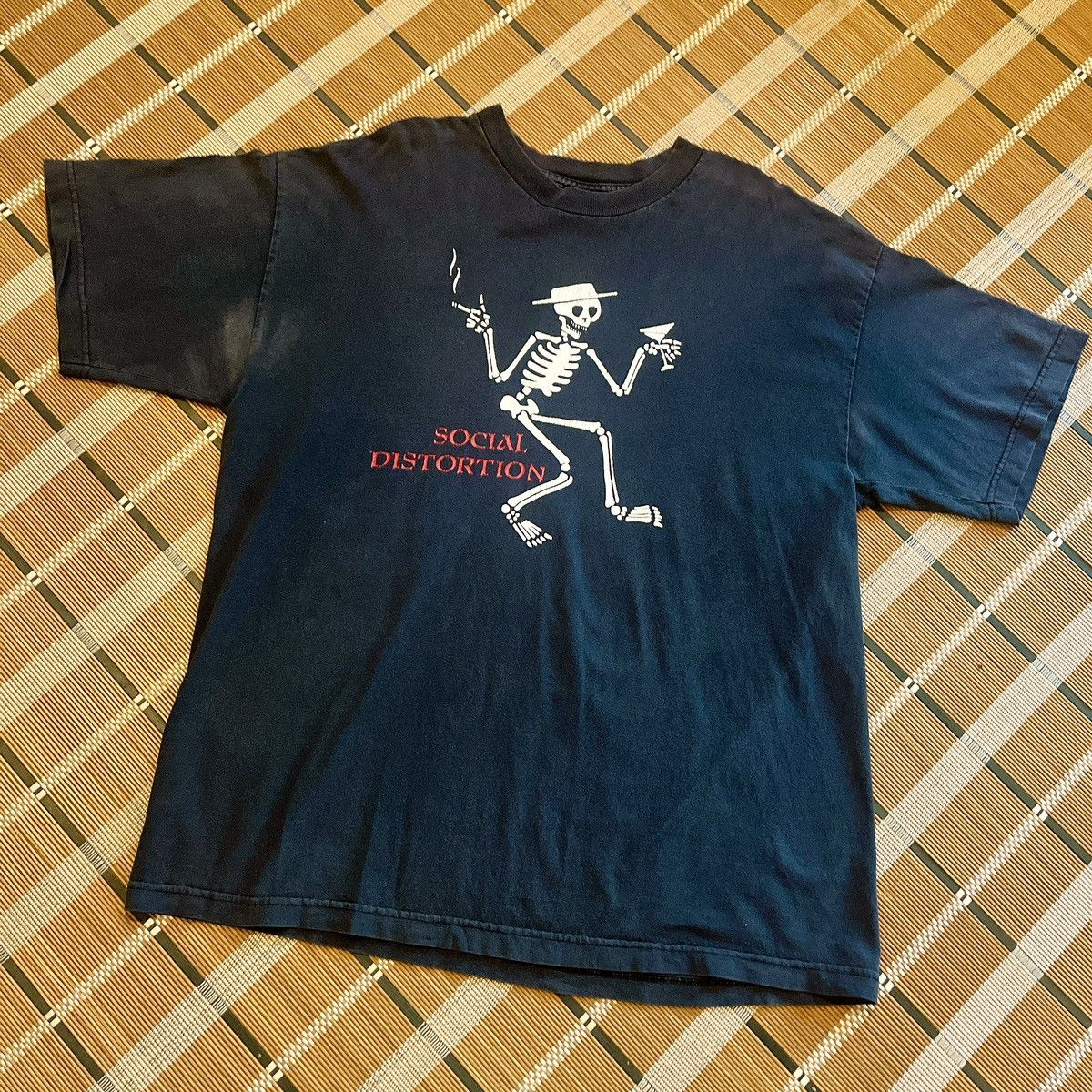 Band Tees × Vintage 90’s Rare Social Distortion Skeleton Size US XL / EU 56 / 4 - 1 Thumbnail