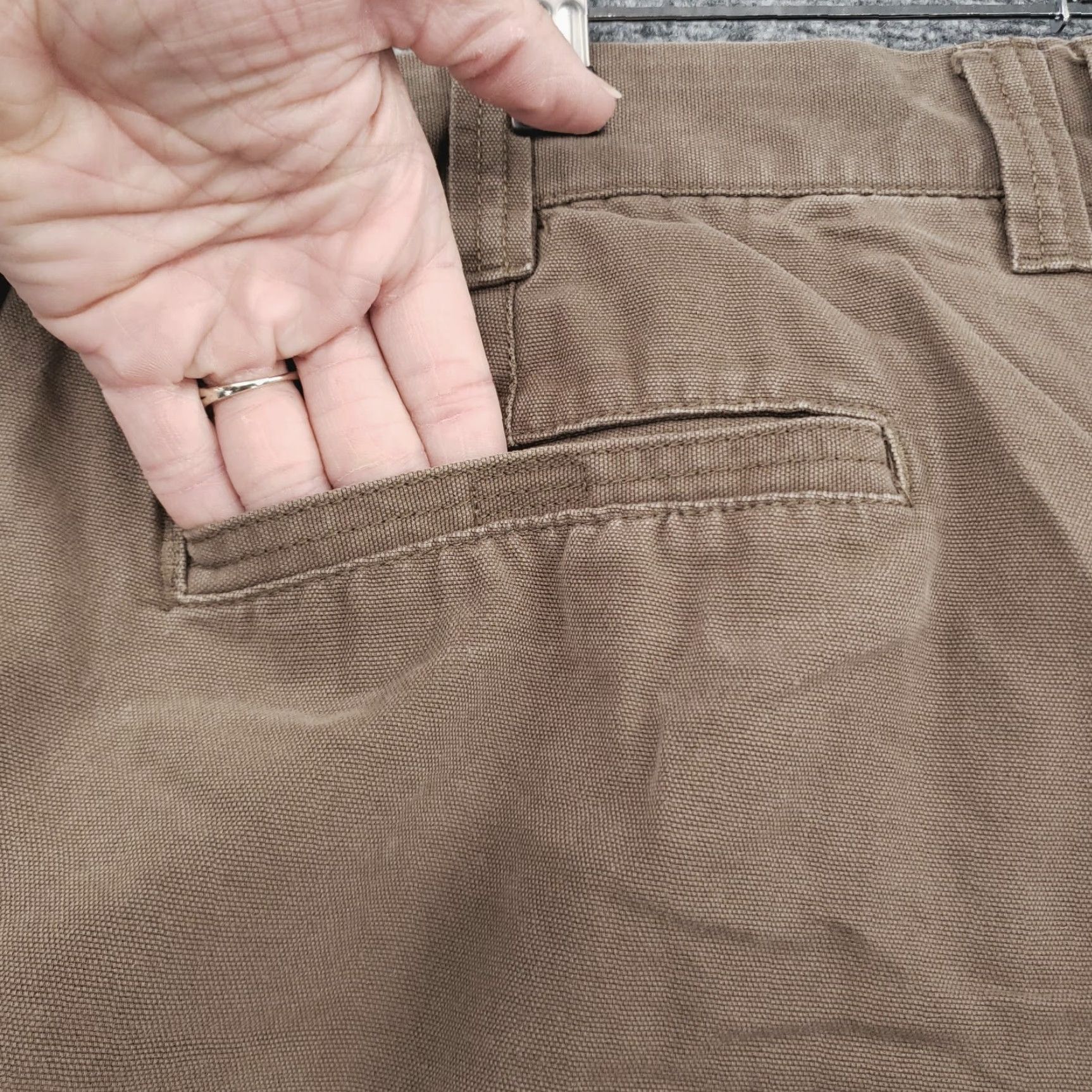 Vintage Columbia Shorts Men 40 8" Tan Bermuda Mid-Rise Flat Front Walking Travel Outdoor Bermuda Shorts Mens 40 Brown Cotton Regular Inseam 8" | Columbia Size US 40 / EU 56 - 6 Thumbnail