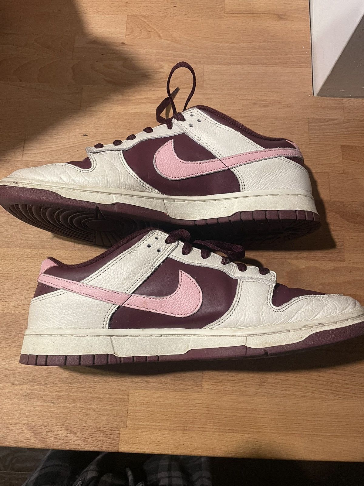 Nike Nike Valentines Day Dunks Size US 11 / EU 44 - 1 Thumbnail