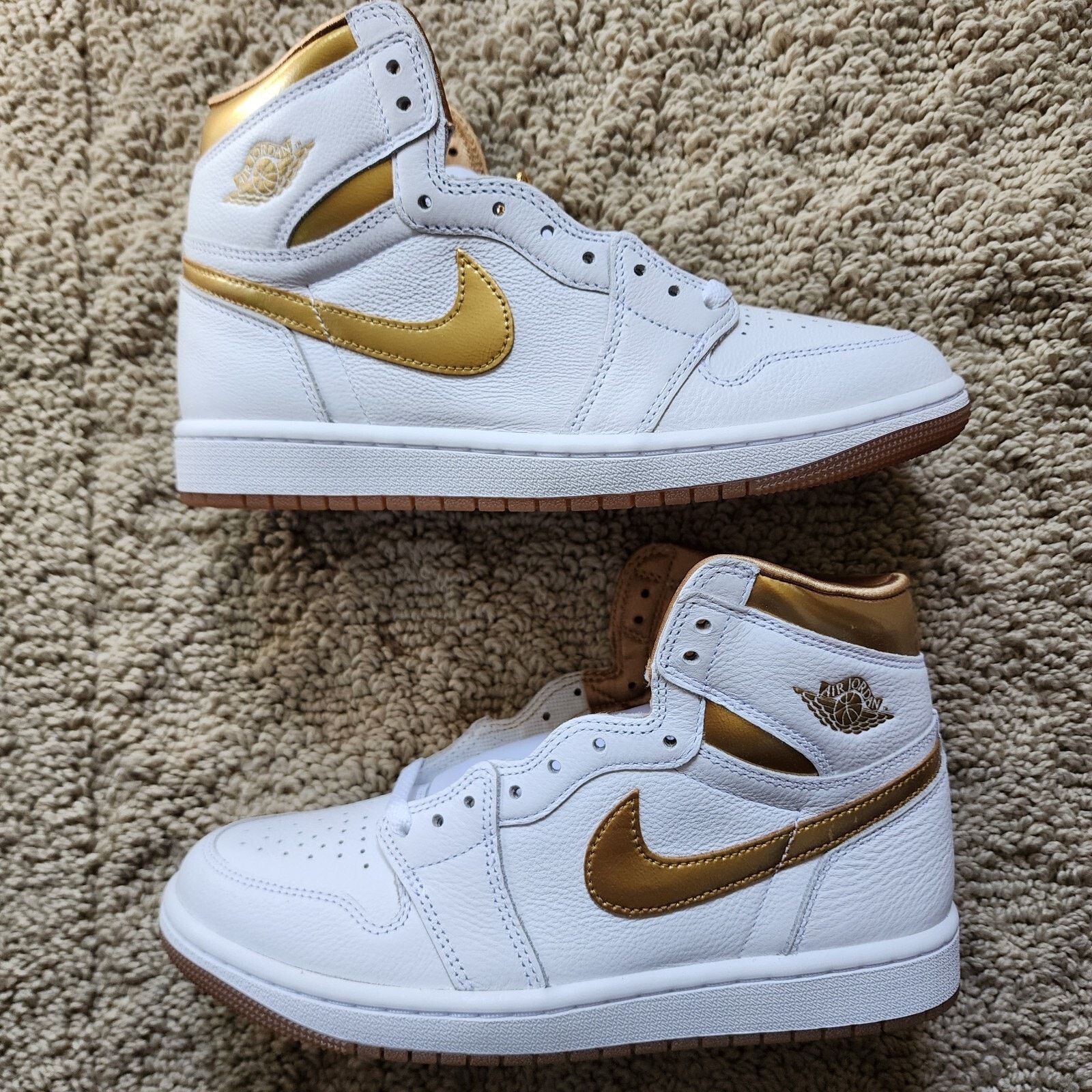 Jordan Brand Wmns Air Jordan 1 Retro OG High Metallic Gold Brand New Sz 8 Size US 8 / IT 38 - 2 Thumbnail