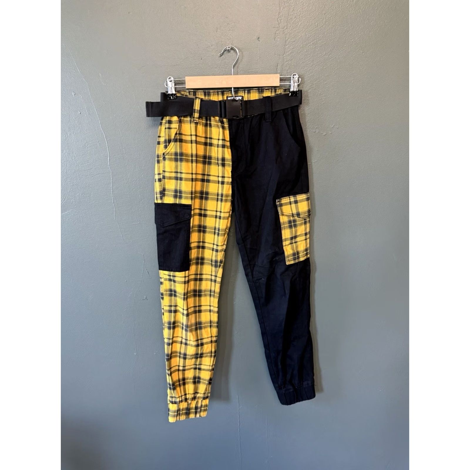 Hot Topic Hot Topic Womens Pants Cropped Multicolor Plaid S Slim Tapered 27in Inseam, Size Small, Regular, Women, Cropped, Plaid, Multicolor, Style: Cropped Size 28" / US 6 / IT 42 - 2 Thumbnail