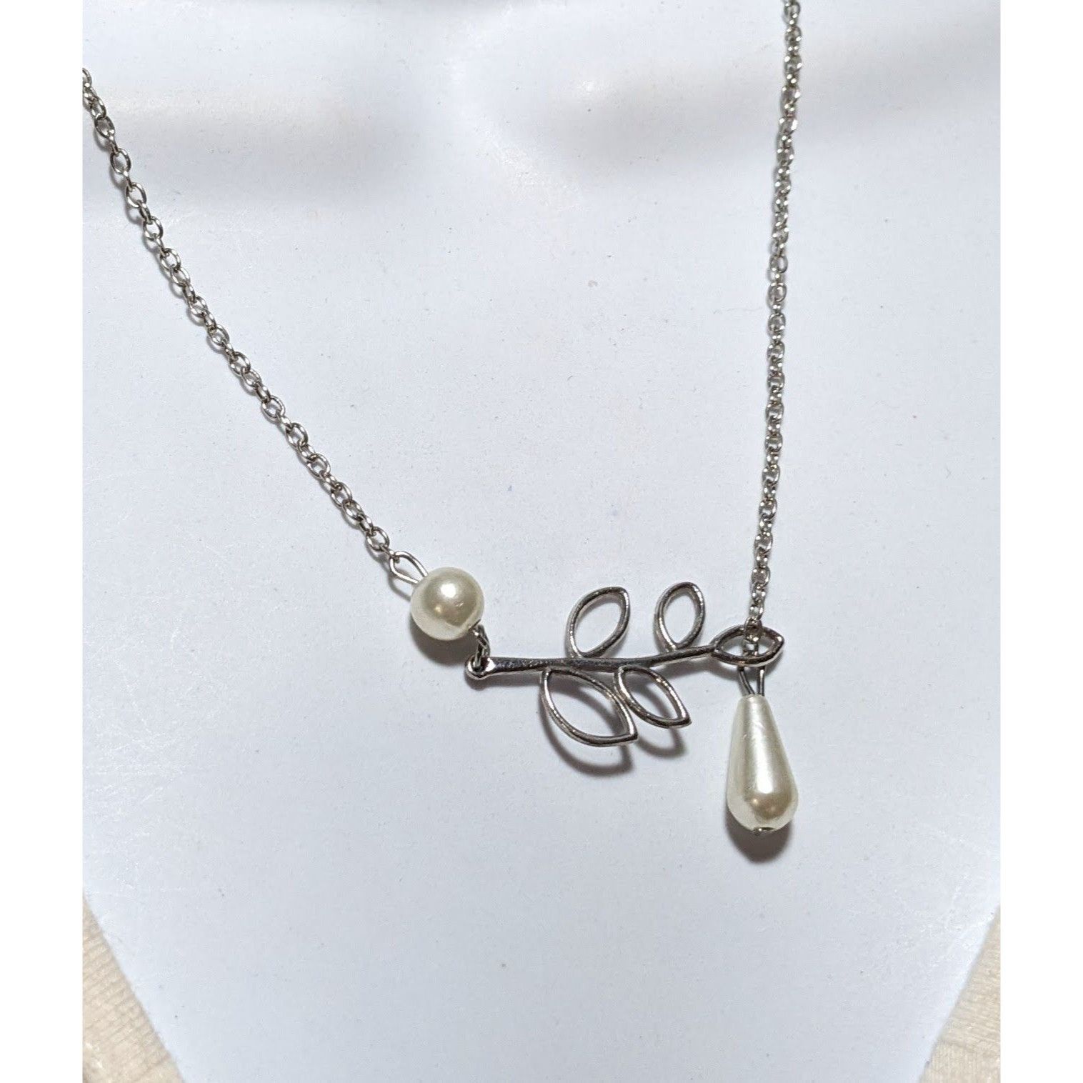 Other Silver Pearl Leaf Necklace Size ONE SIZE - 6 Thumbnail