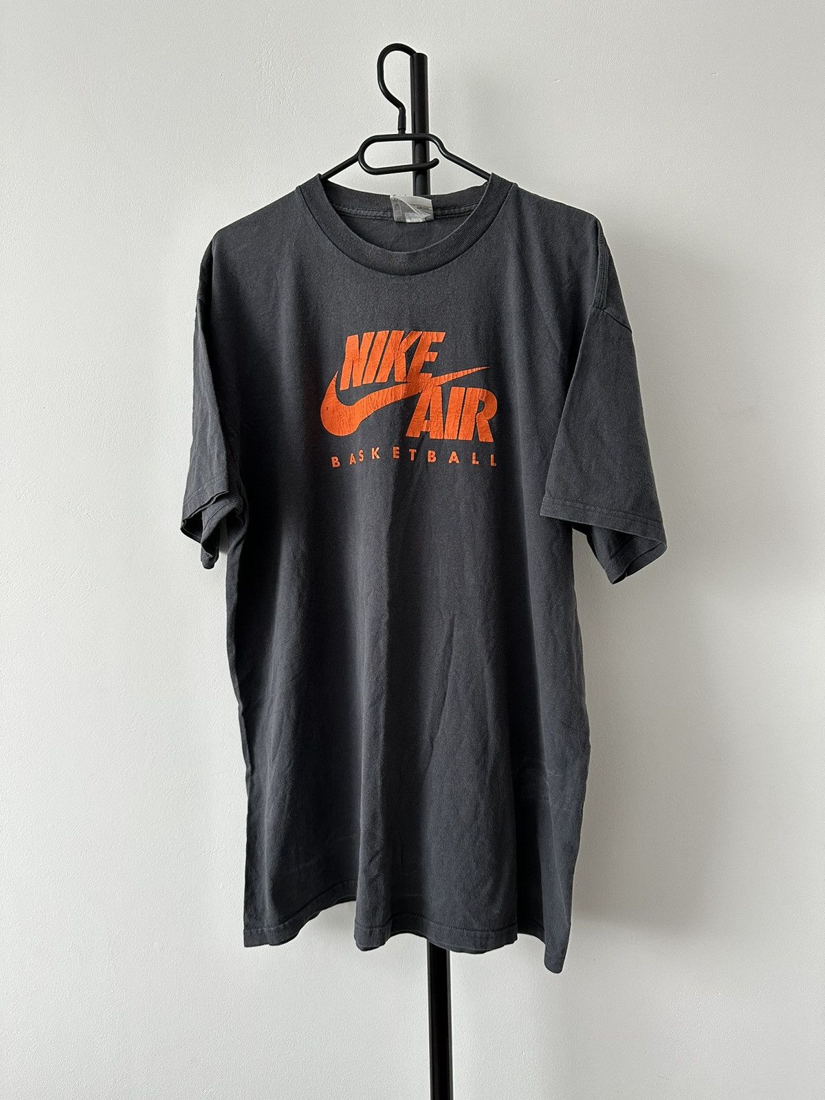 Nike Vintage Nike Air Basketball worn t shirt tee big logo Size US XL / EU 56 / 4 - 1 Thumbnail