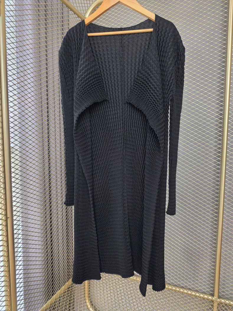 Issey Miyake size:2 Black main line fish-scale cardigan