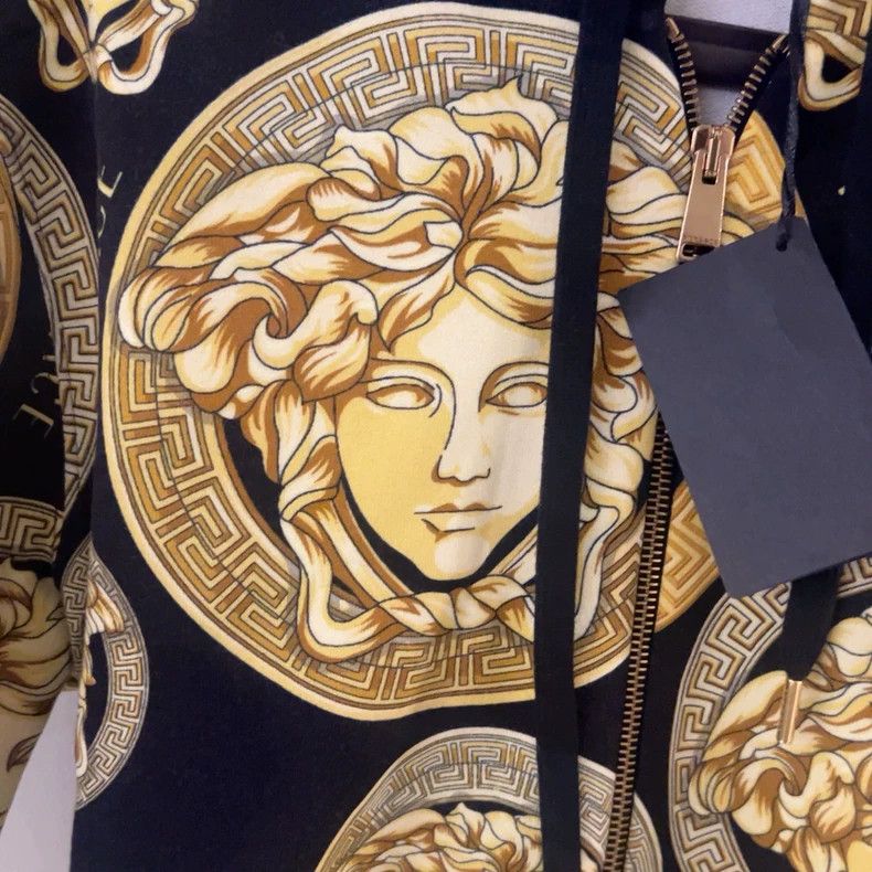 Versace Versace Thin zippered hooded jacket Size US XS / EU 42 / 0 - 8 Thumbnail