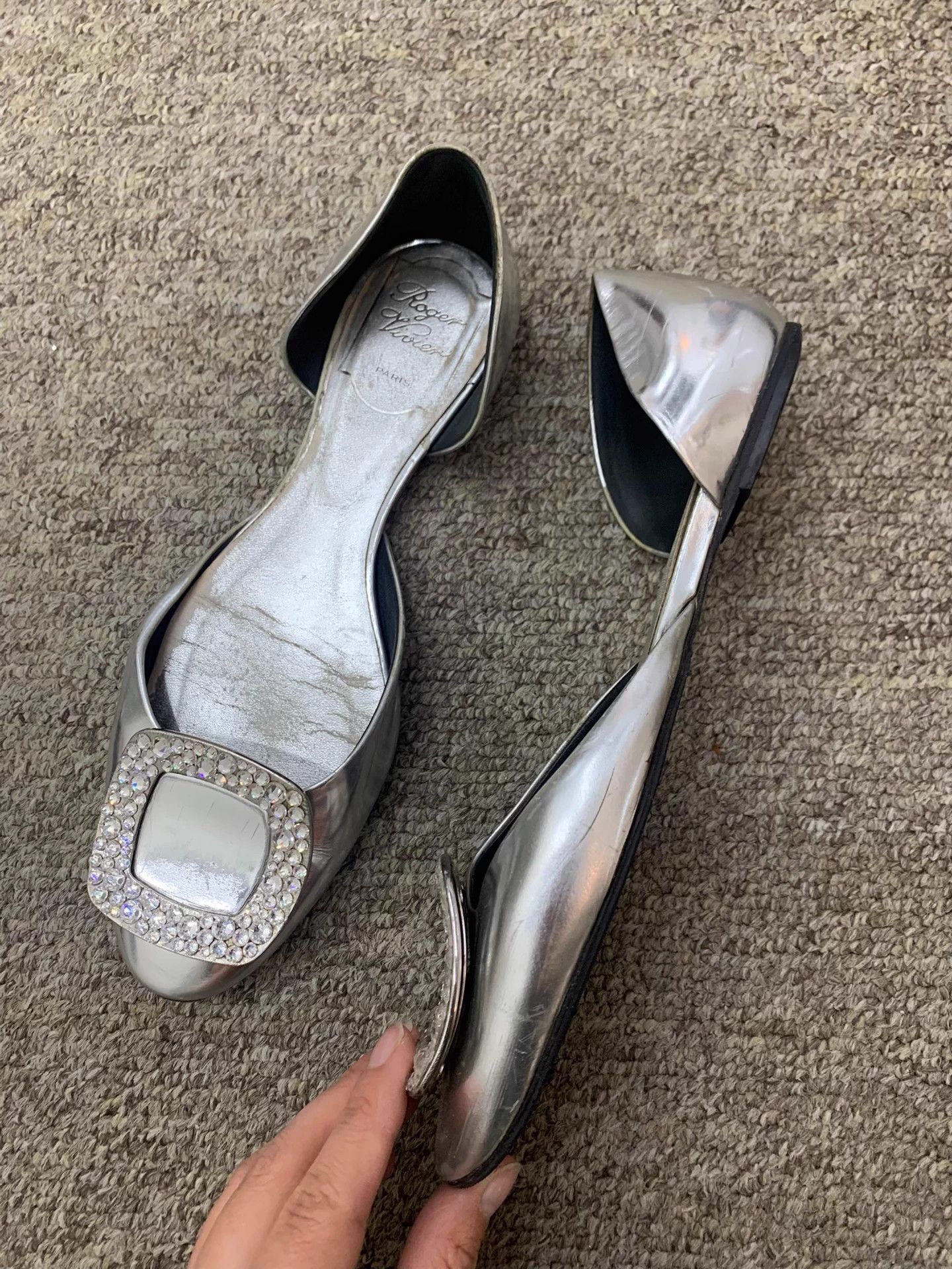 Roger Vivier Roger Vivier silver buckle flats w/ sole prot 36.5 Size US 5.5 / IT 35.5 - 2 Thumbnail