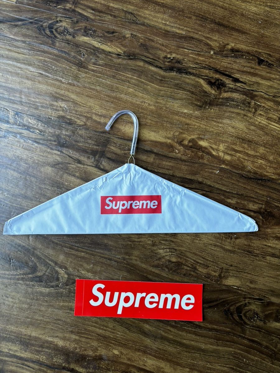 Supreme Supreme hanger minor flaw Size ONE SIZE - 1 Thumbnail