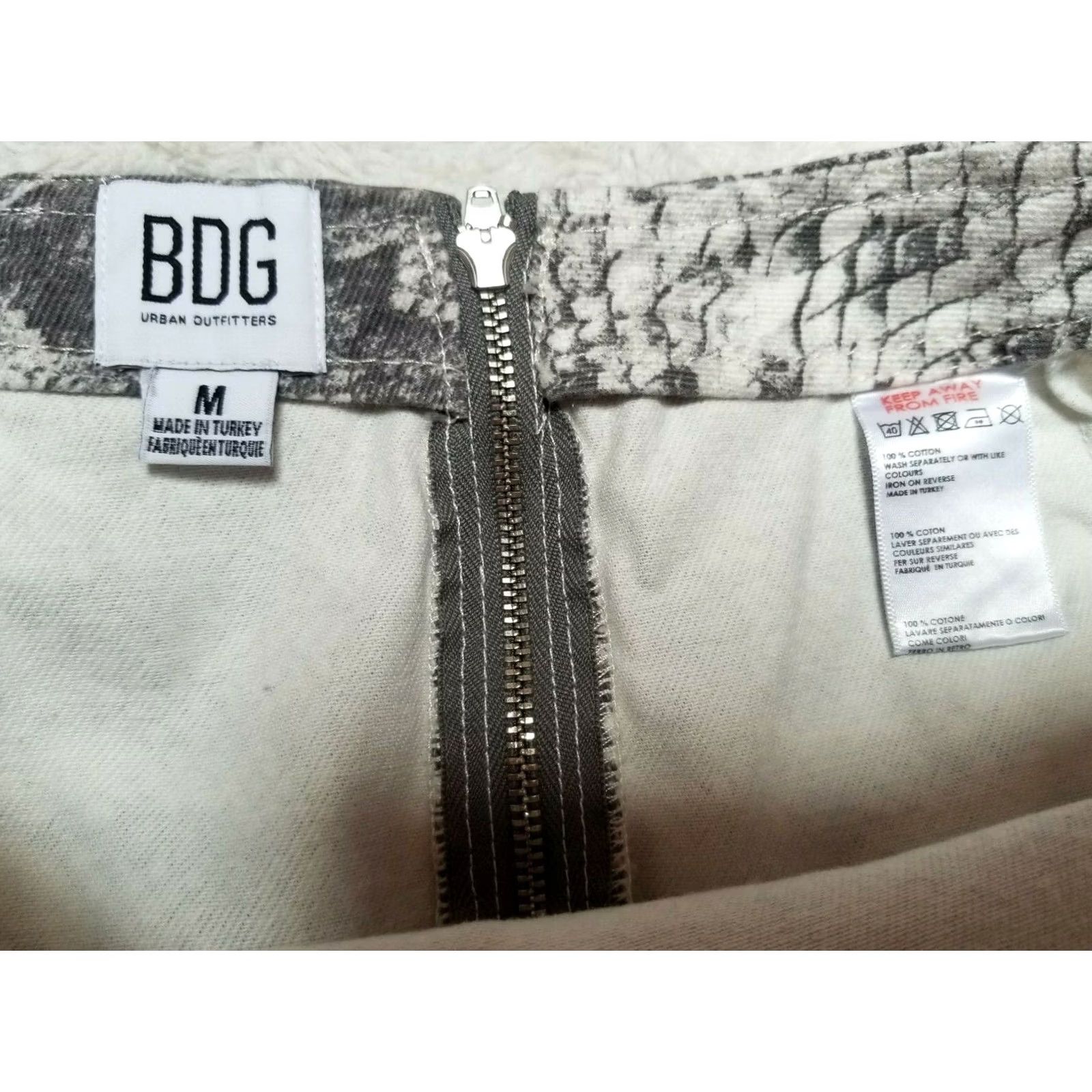 Urban Outfitters BDG Urban Outfitters Womens Snakeskin Mini Skirt Medium Back-Zip Cotton Size 32" / US 10 / IT 46 - 3 Thumbnail