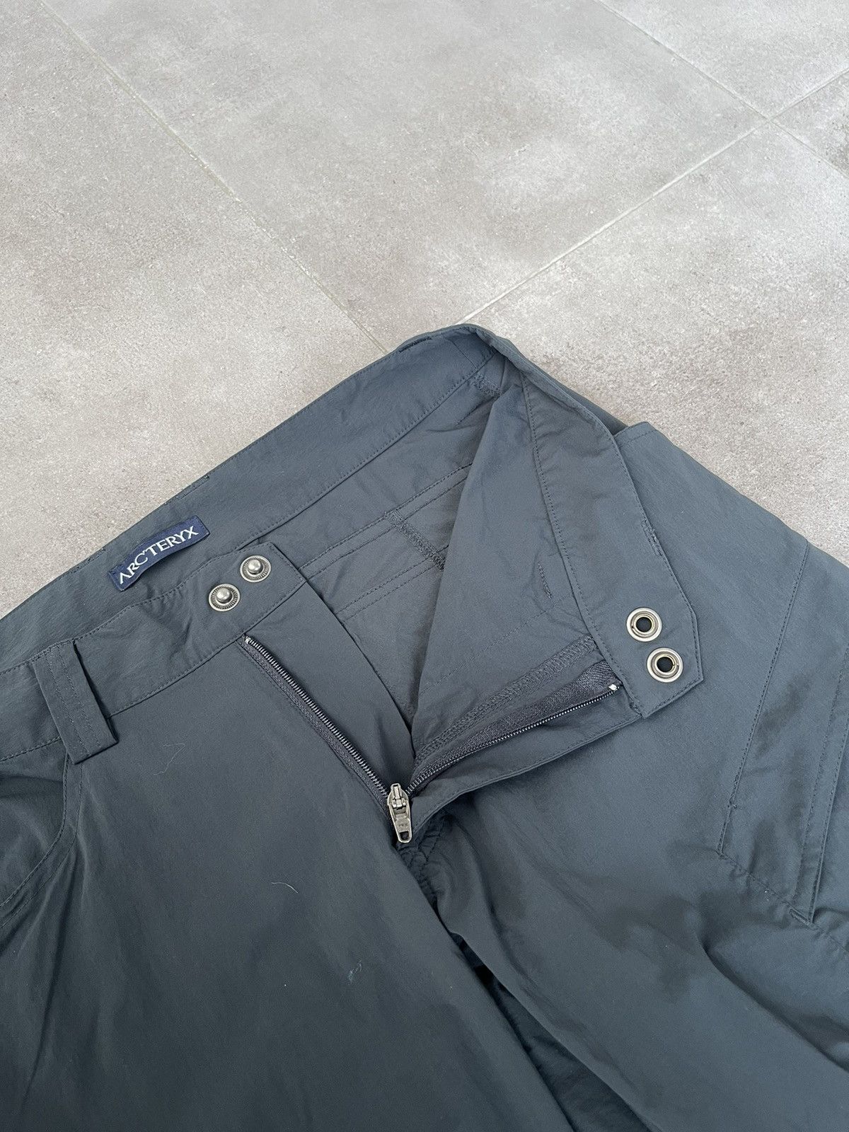 Arc'teryx Arc'Teryx Technical Grey Swamp Cargo Track Pants Size US 32 / EU 48 - 19 Thumbnail