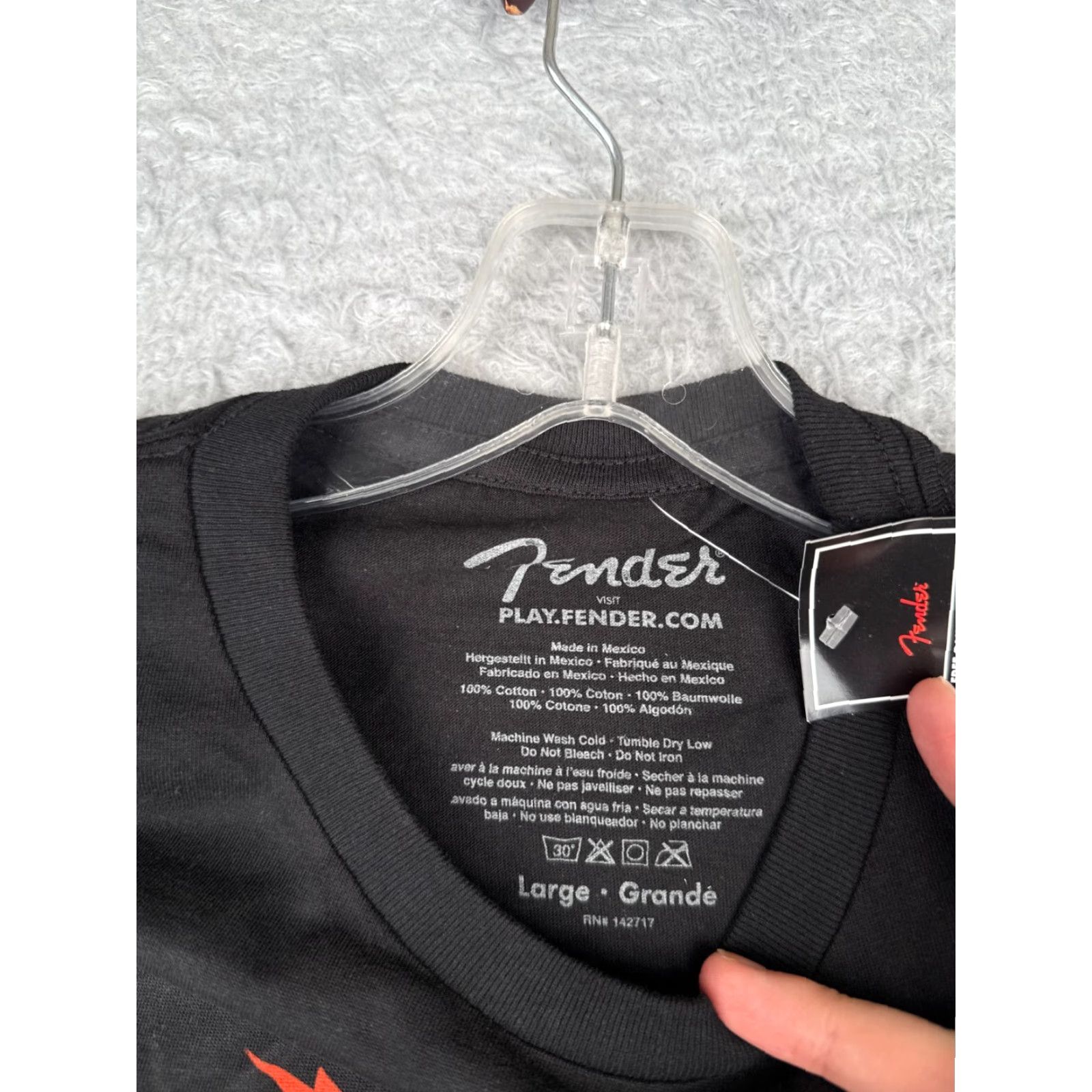 Fender Fender Men's T-Shirt Shirt L Black Guitar 1946 Worldwide Electrified NEW Short Sleeve Crew Neck Cotton Jersey Vintage No Size US L / EU 52-54 / 3 - 7 Thumbnail