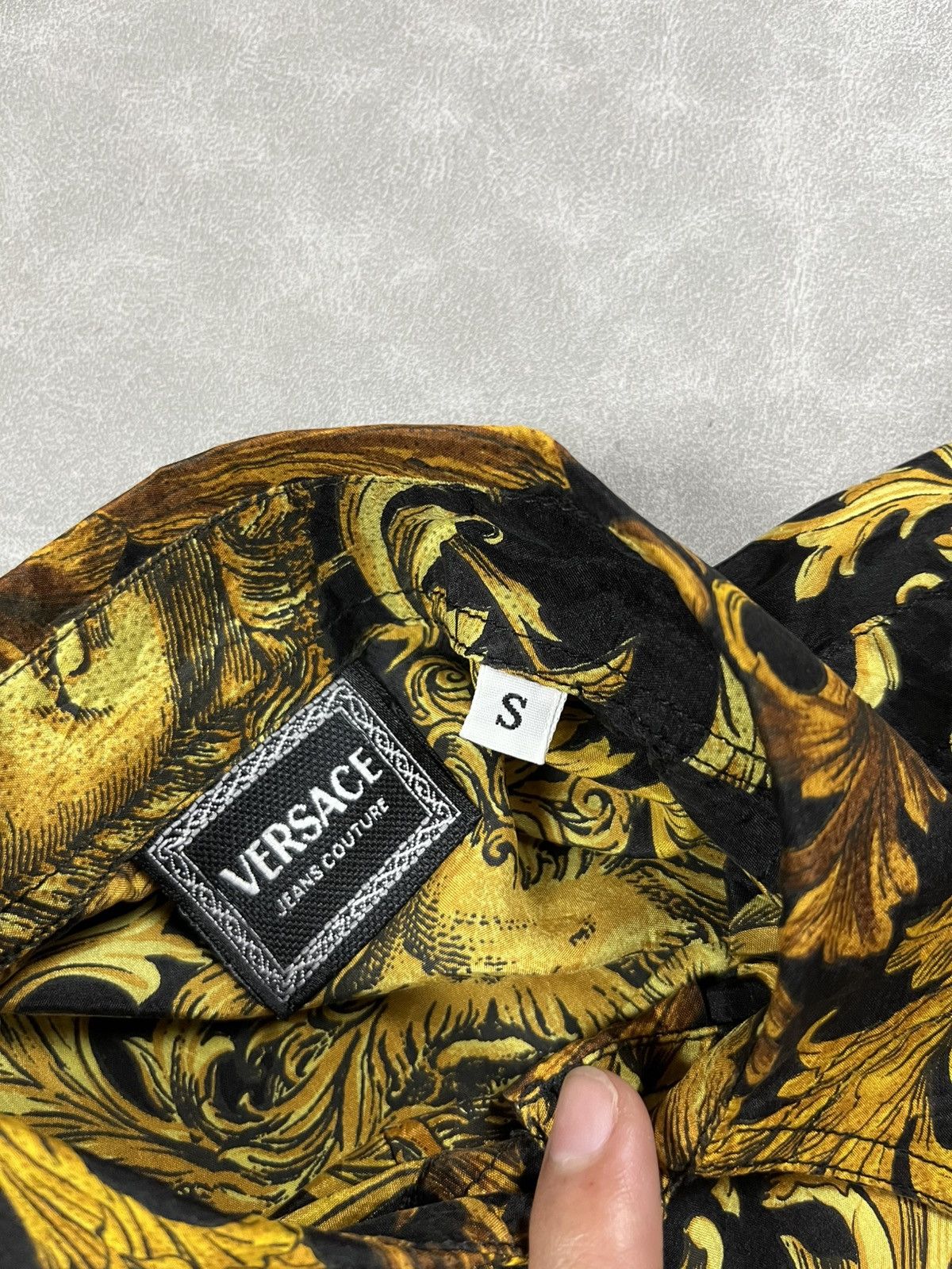 Versace Jeans Couture 90s Versace baroque silk Size US L / EU 52-54 / 3 - 8 Thumbnail