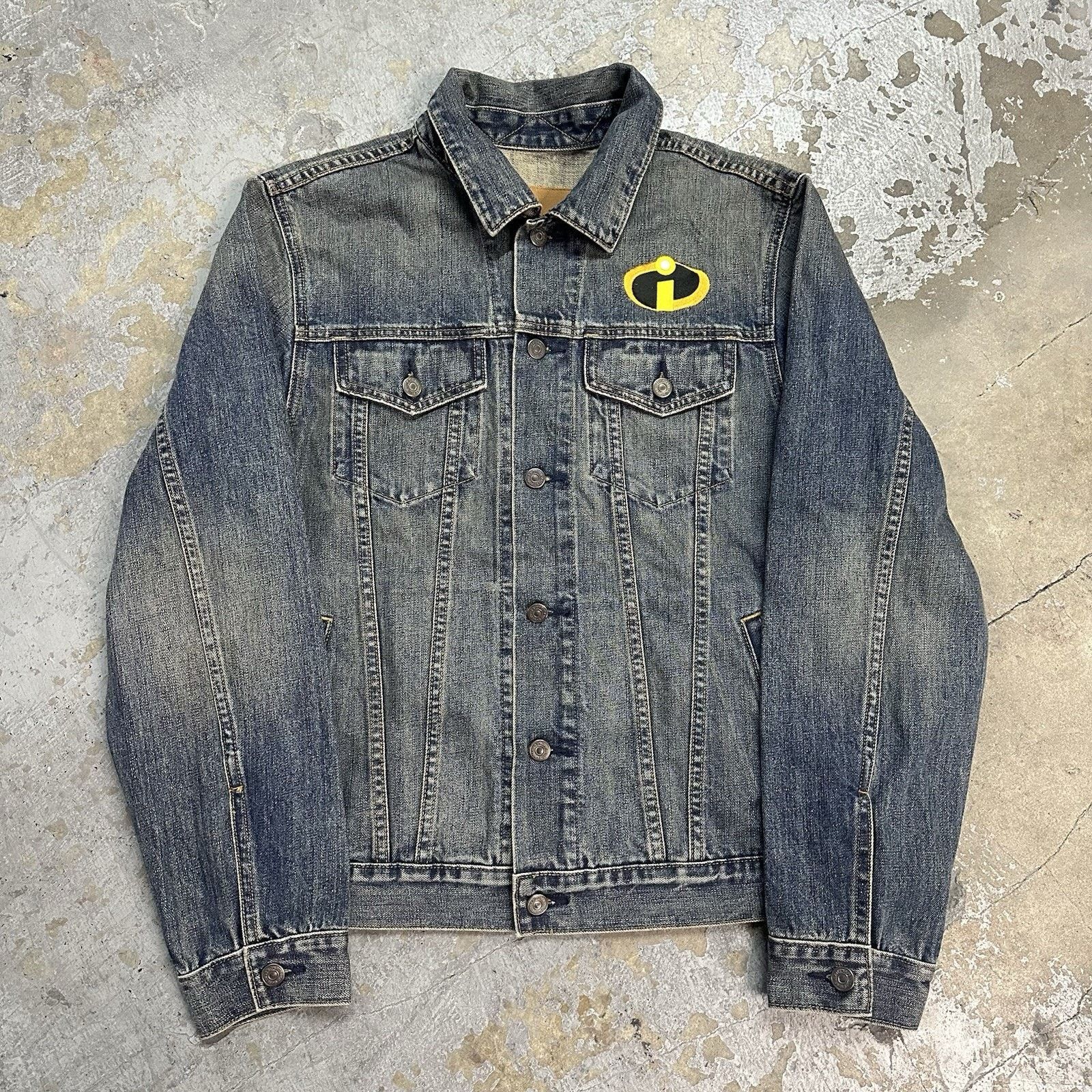 Disney × Vintage Vintage 2004 The Incredibles Movie Cast & Crew Denim Jacket Size US M / EU 48-50 / 2 - 3 Thumbnail