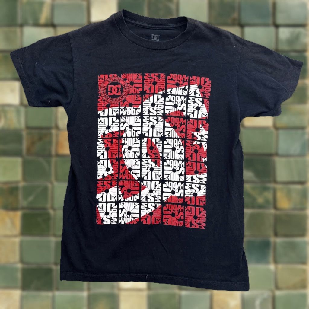 Vintage VINTAGE DC Shoes T-Shirt Mens Small Black Short Sleeves Crew Neck Graphic Print Skate Y2K 2000s City Classic Grunge Money Nature Outdoor Size US S / EU 44-46 / 1 - 1 Thumbnail