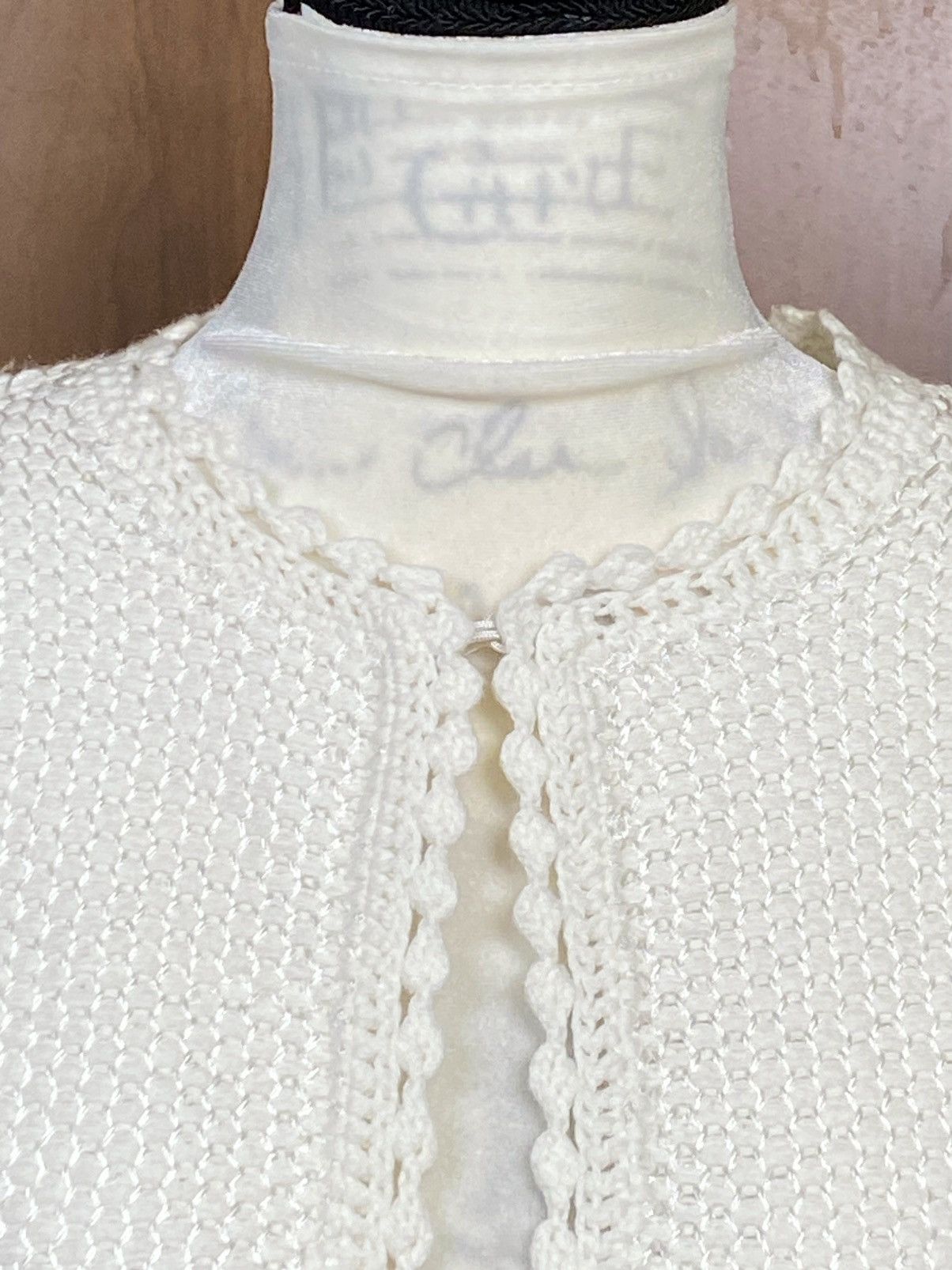 Alice + Olivia Alice and Olivia Scalloped Knit Jacket size M Size M / US 6-8 / IT 42-44 - 4 Thumbnail