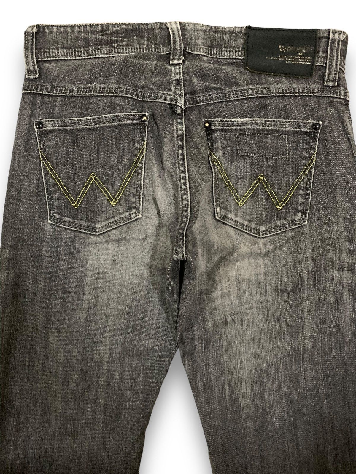 Wrangler Vintage Y2K Wrangler Faded Wash Bootcut Ripped Jeans Size US 29 - 11 Thumbnail