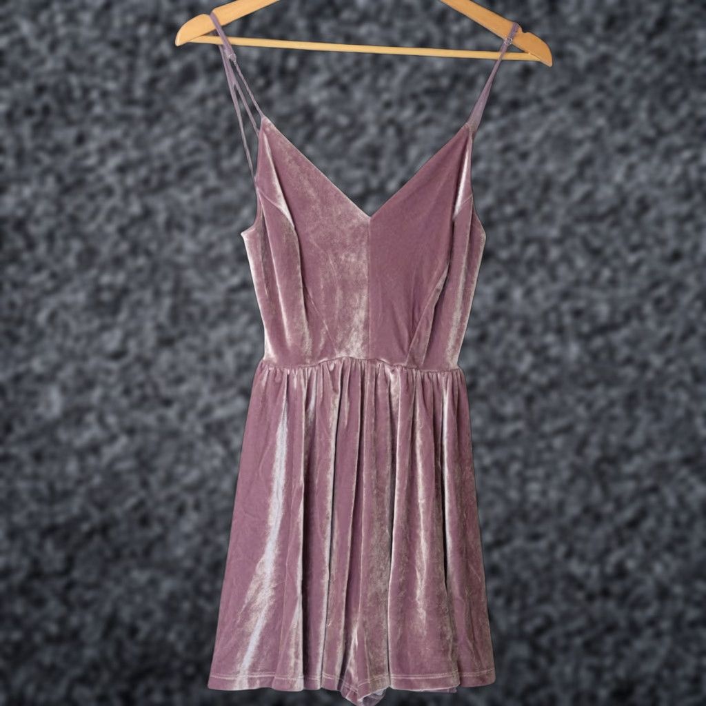 Vintage Silence + Noise Romper Womens L Velvet Stretch Spaghetti Straps Showgirl #A1-64 Size 36" / US 14 / IT 50 - 1 Thumbnail