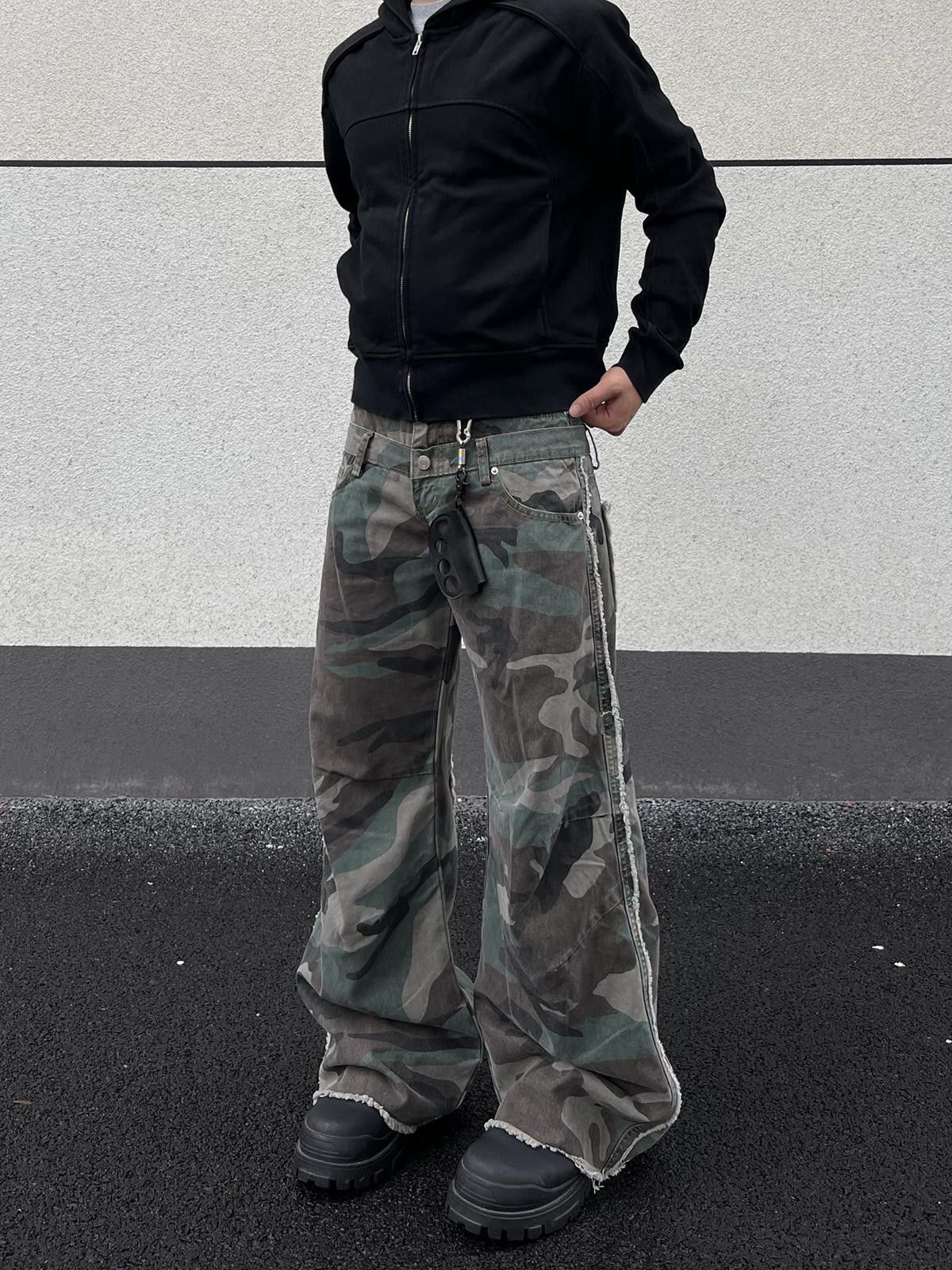 Japanese Brand Camouflage Wide Leg Cargo Pants, Loose Fit Utility Pants Size US 30 / EU 46 - 2 Thumbnail