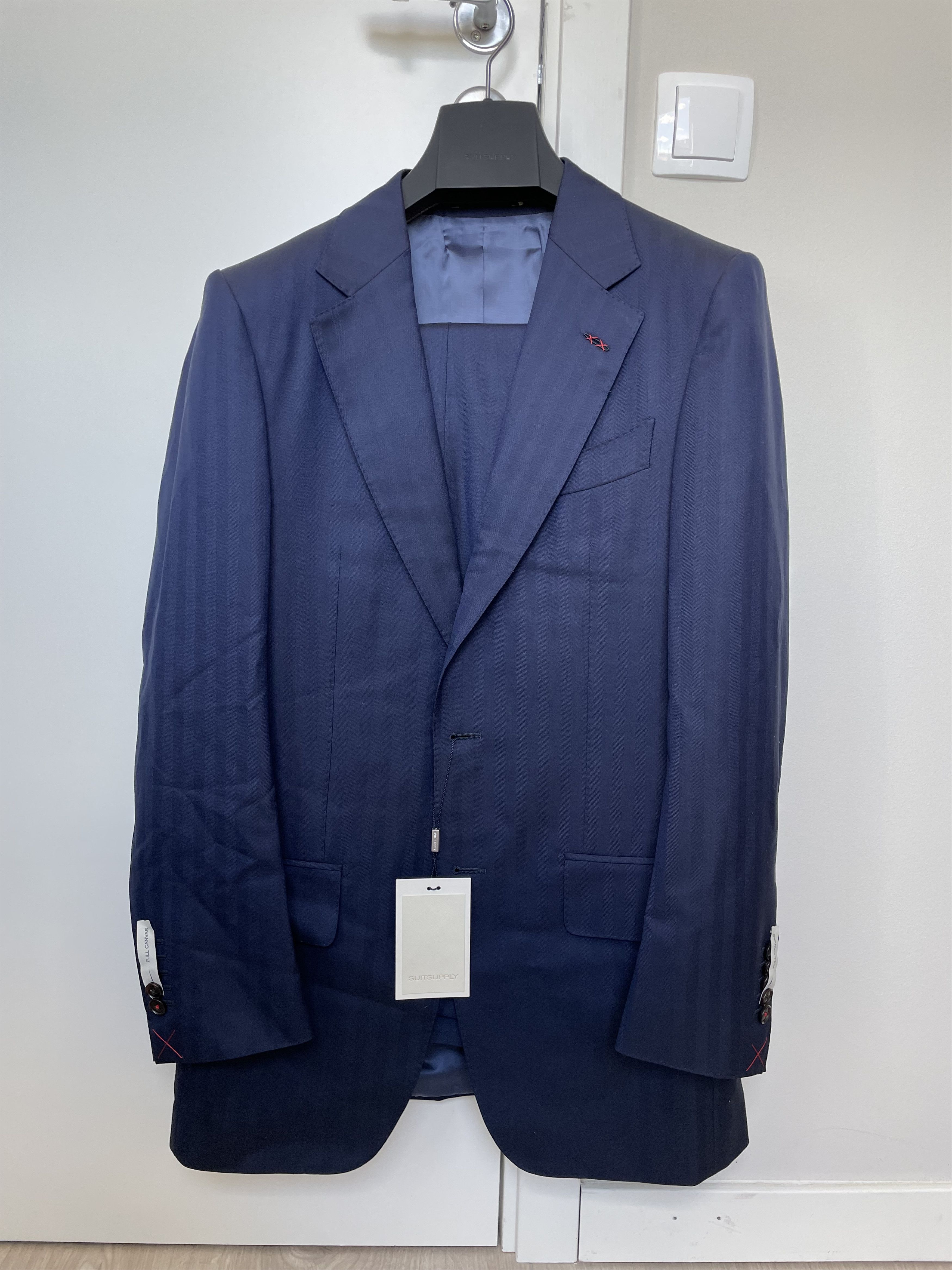 Suitsupply NWT Suitsupply navy herringbone full canvas suit, size 36R Size 36R - 1 Thumbnail