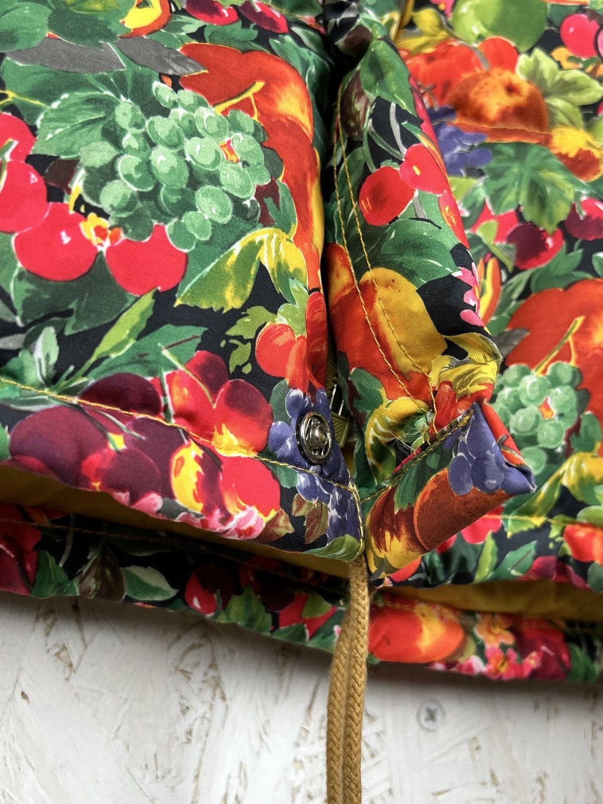 Moncler 80s Vintage Moncler Floral AOP Short Puffer Down Jacket Size XS / US 0-2 / IT 36-38 - 6 Thumbnail