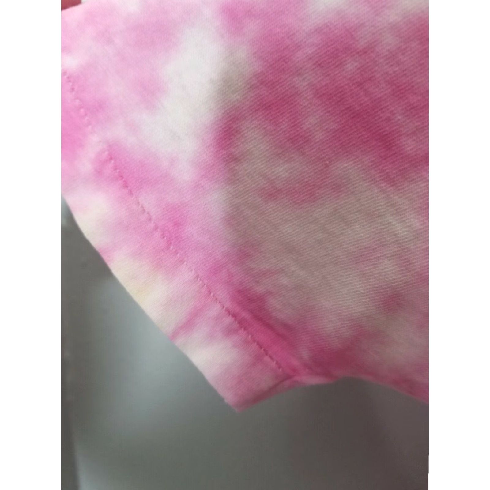 Hanes VINTAGE Hanes T-Shirt Mens L V-Neck Tie Dye Short Sleeve 70s 80s Pink Cotton Regular Size L Mens Size US L / EU 52-54 / 3 - 4 Thumbnail