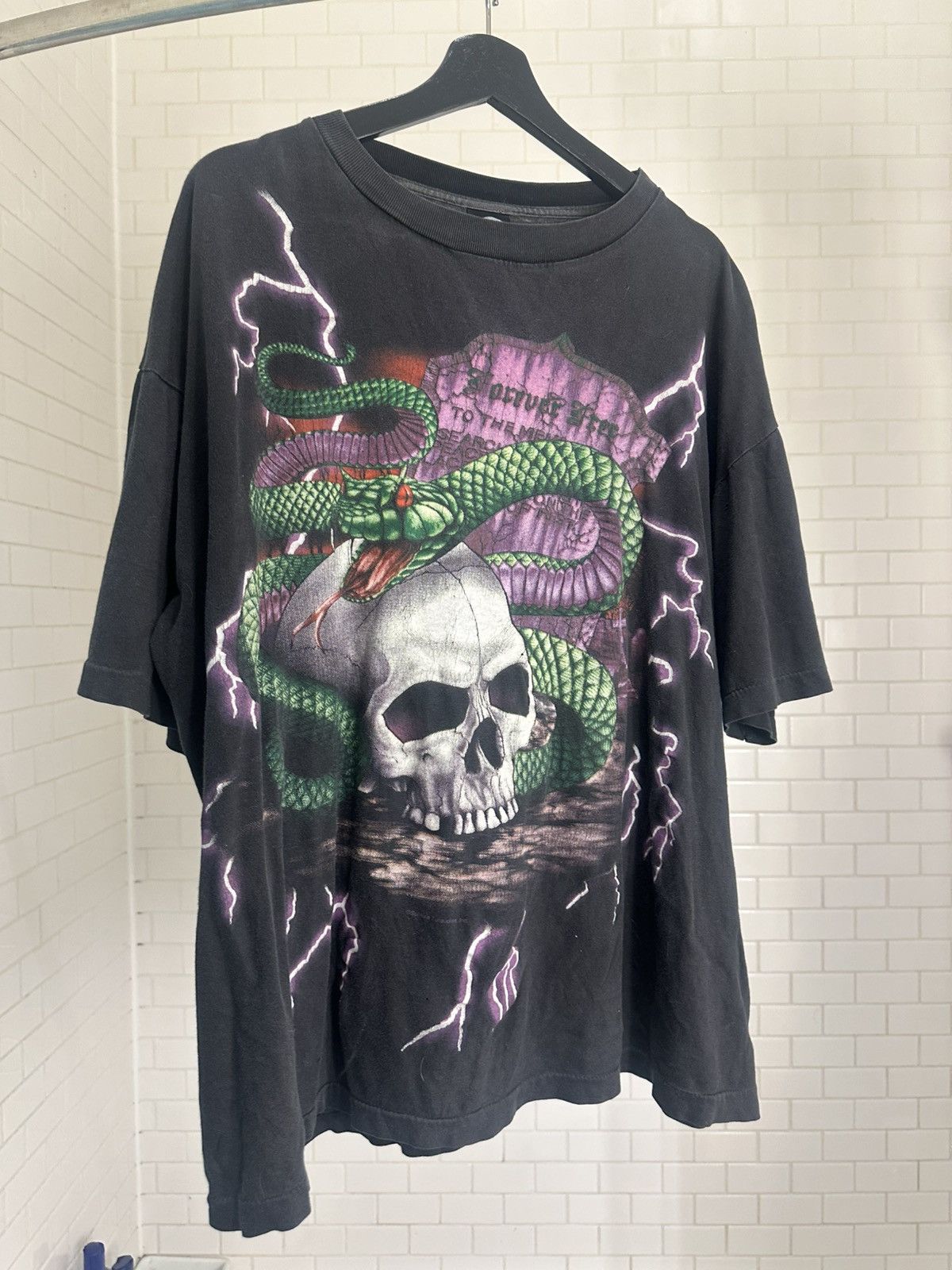 Vintage American Thunder , Skull and gravestone T-shirt Size US XXL / EU 58 / 5 - 2 Thumbnail