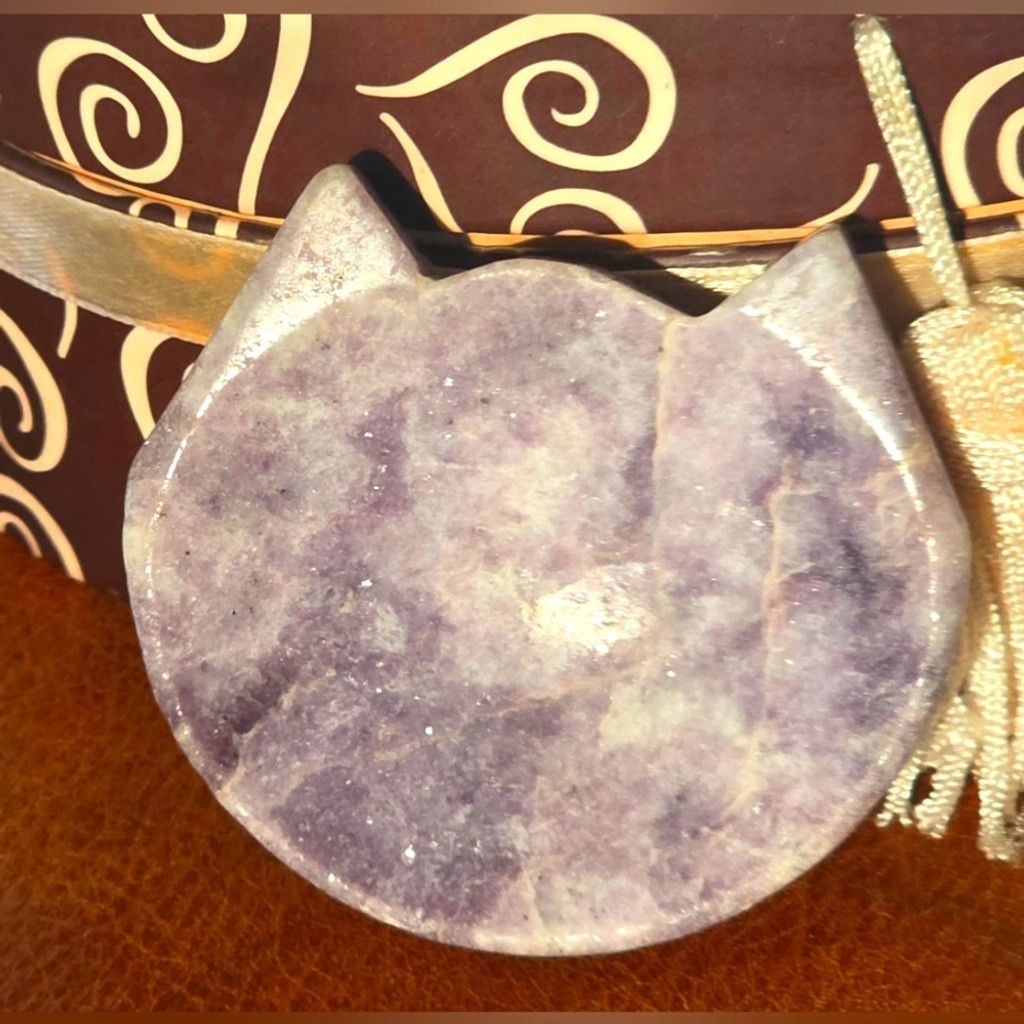 The Unbranded Brand Lepidolite Cat Shaped Jewelry Dish Size ONE SIZE - 1 Thumbnail