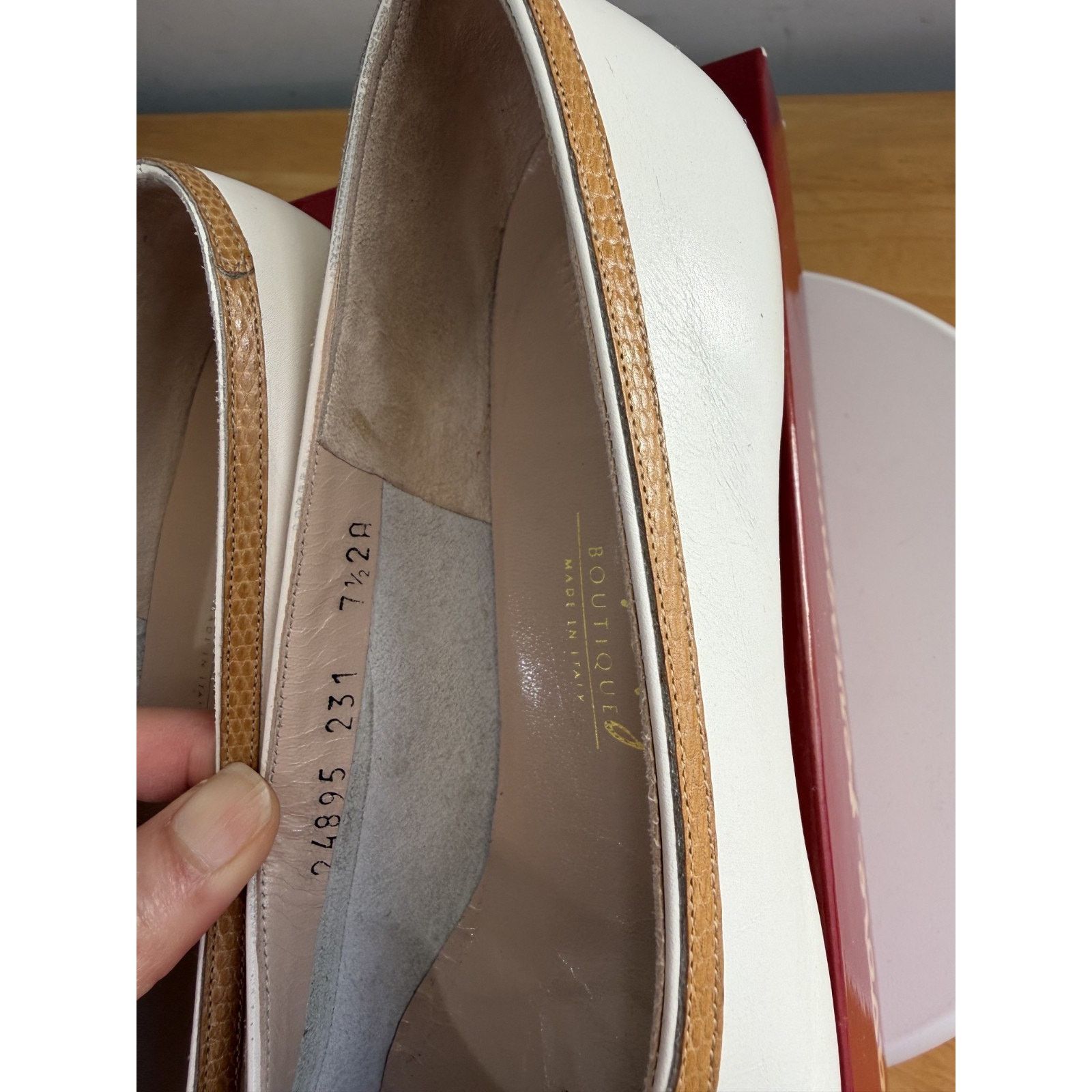 Salvatore Ferragamo Womens Vintage Salvatore Ferragamo Acerba White 7.5 AA Size US 7.5 / IT 37.5 - 10 Thumbnail