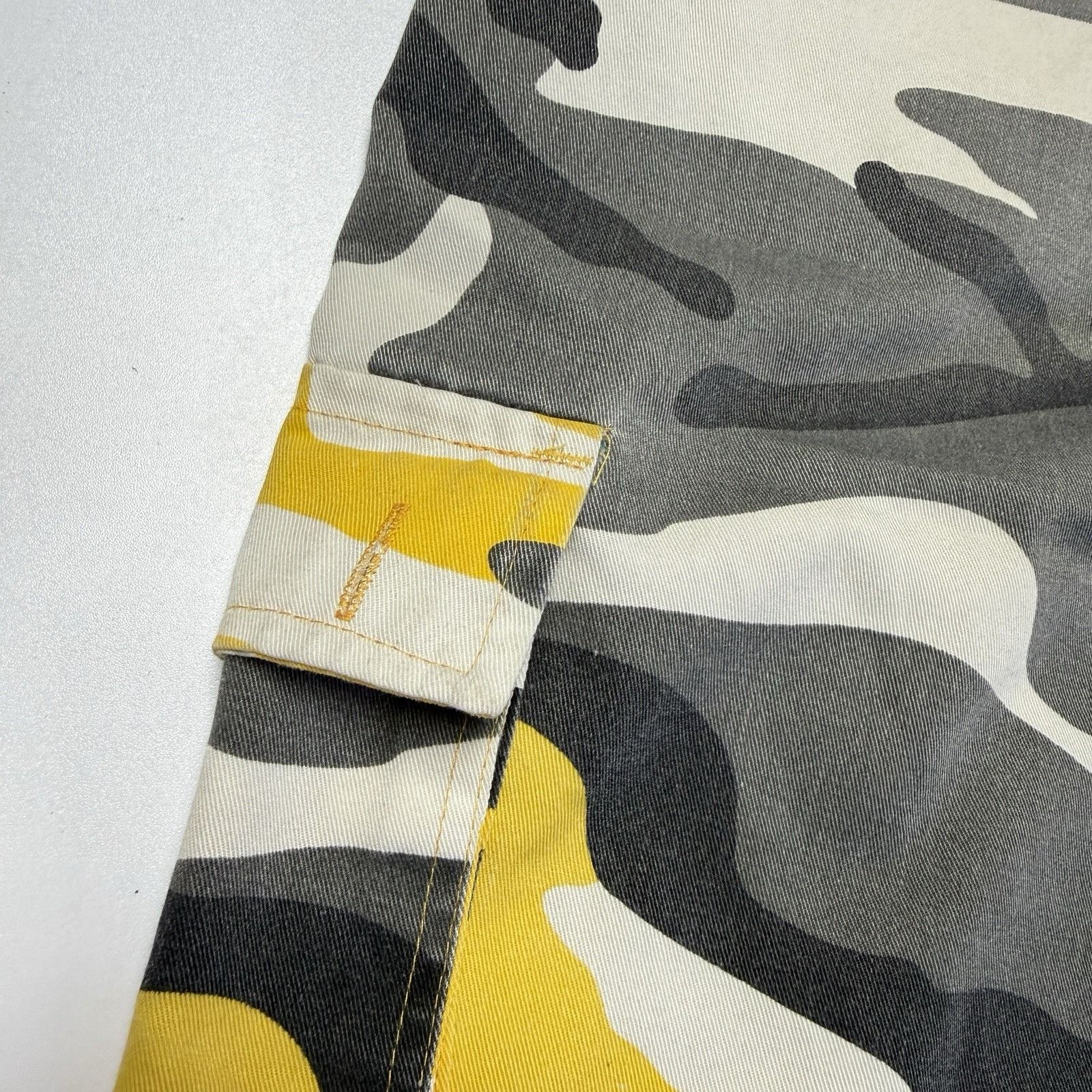 Vintage Vintage THC Camouflage Baggy Shorts Mens 42 W Yellow Skate G Size US 42 / EU 58 - 11 Thumbnail