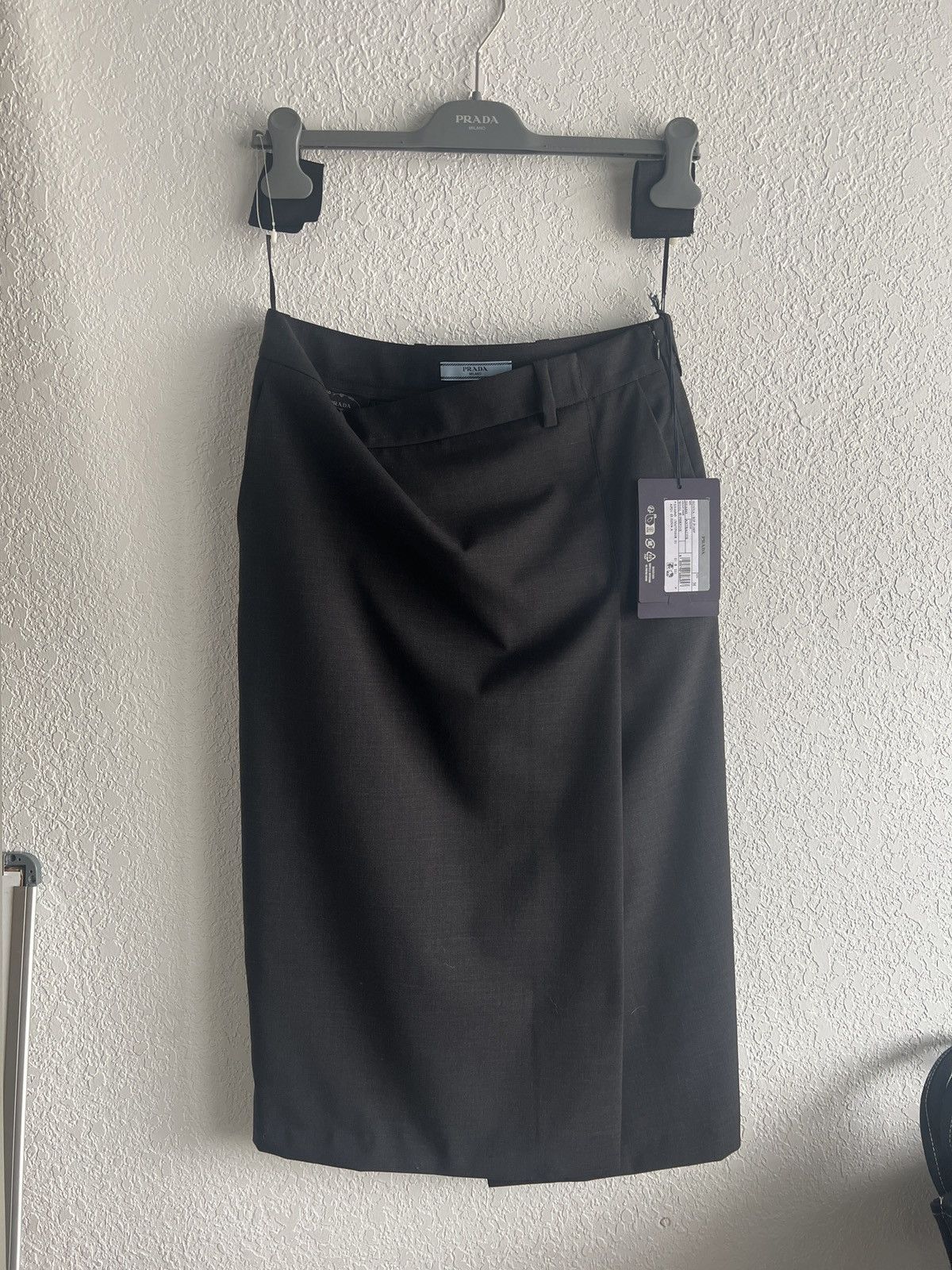 Prada Prada Midi formal skirt Size 25" / US 0 / IT 36 - 1 Thumbnail