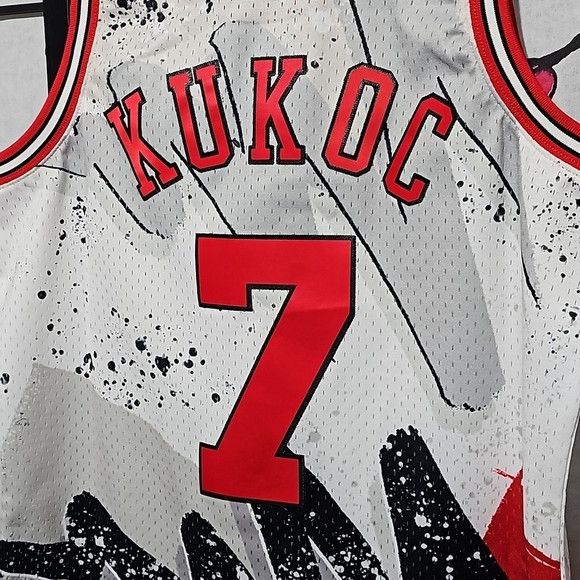 Mitchell & Ness Chicago Bulls Throwback Jersey Tony Kukoc Medium NWT Size US M / EU 48-50 / 2 - 10 Thumbnail