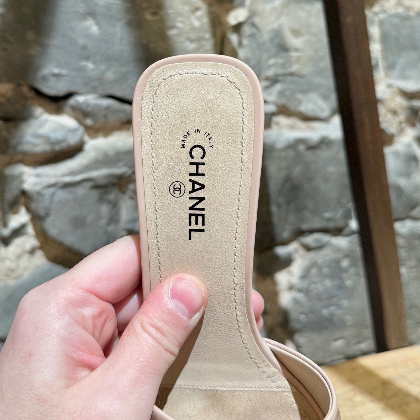 Chanel Chanel 2022 Nude patent Leather CC Heeled Mules Size US 8 / IT 38 - 4 Thumbnail
