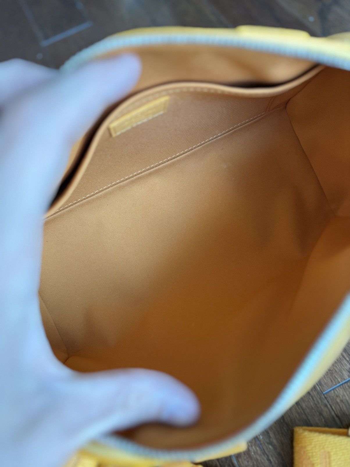 Louis Vuitton Louis Vuitton 25 Yellow City Keepall Aerogram Side Bag Size ONE SIZE - 10 Thumbnail