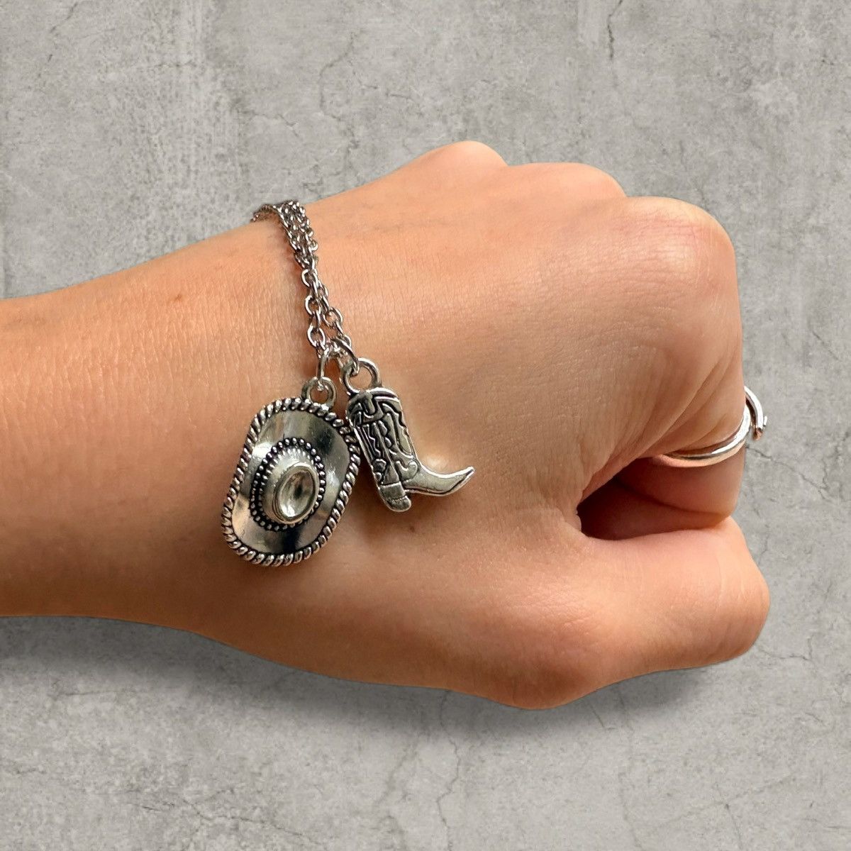 Japanese Brand Vintage style cowboy necklace, stainless steel. One size Size ONE SIZE - 3 Thumbnail