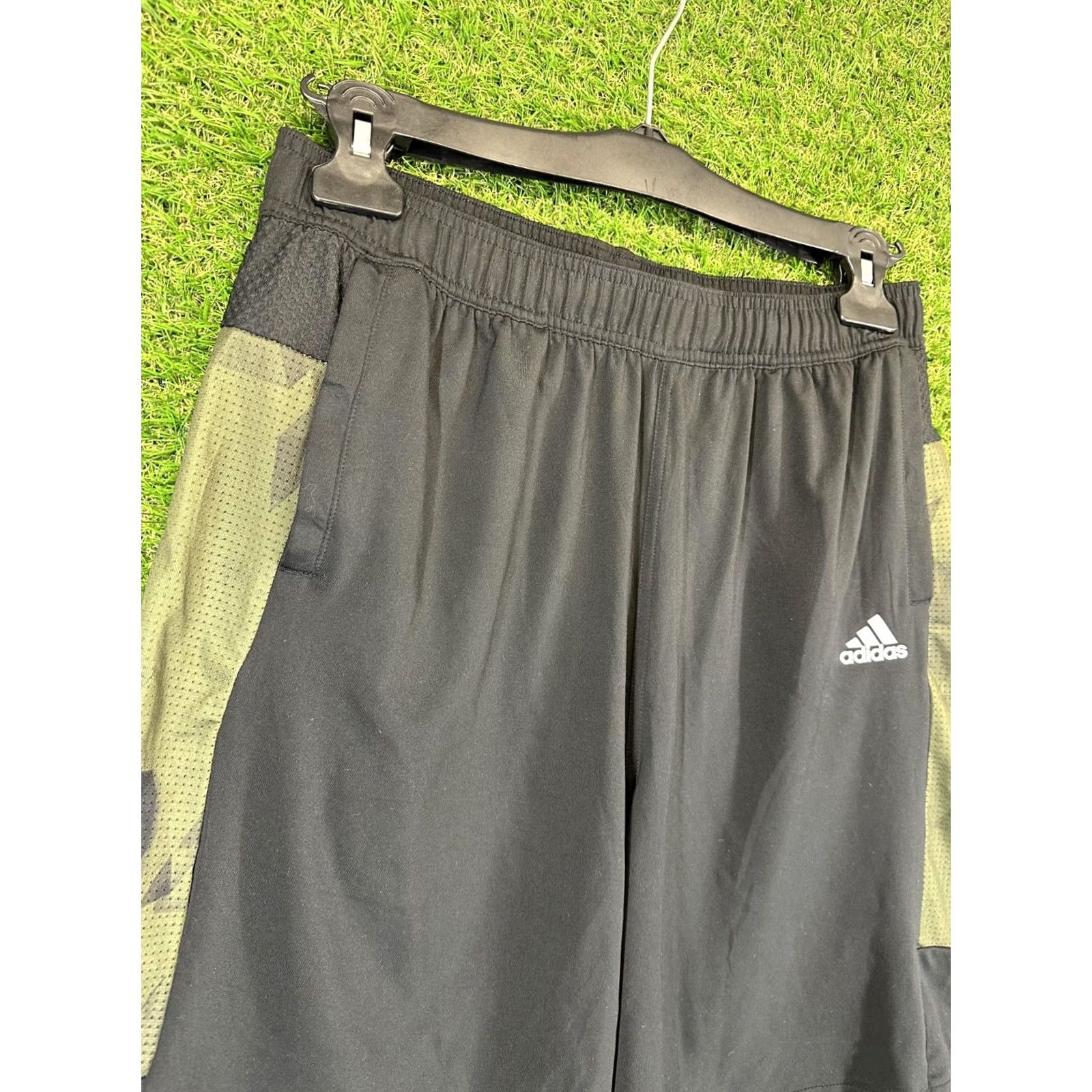 Adidas ADIDAS MEN SPORT TRAINING SHORTS M MEDIUM BLACK S18215 Size US 31 - 3 Thumbnail