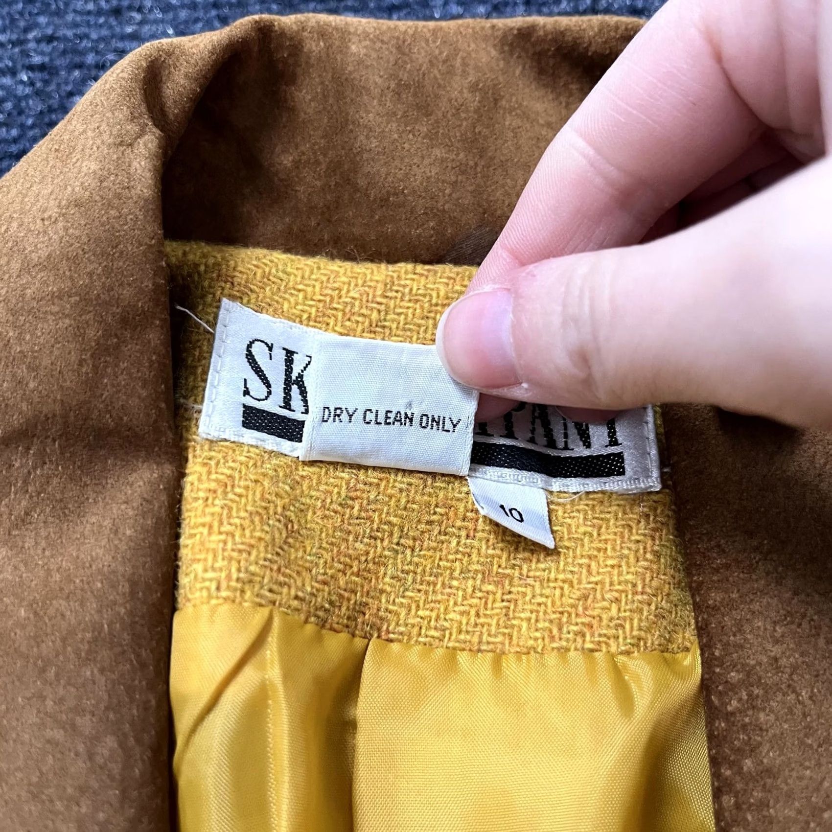 Vintage VINTAGE 90s Blazer Womens 10 Yellow Tweed Wool Blend Notch Lapel Suede Trim Tailored Single-Breasted Size L / US 10 / IT 46 - 5 Thumbnail