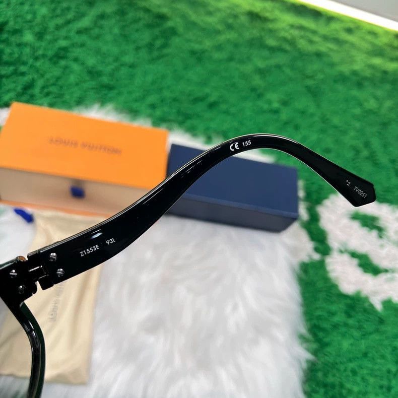 Louis Vuitton Louis Vuitton Pilot Sunglasses with Case-2506 Size ONE SIZE - 8 Thumbnail