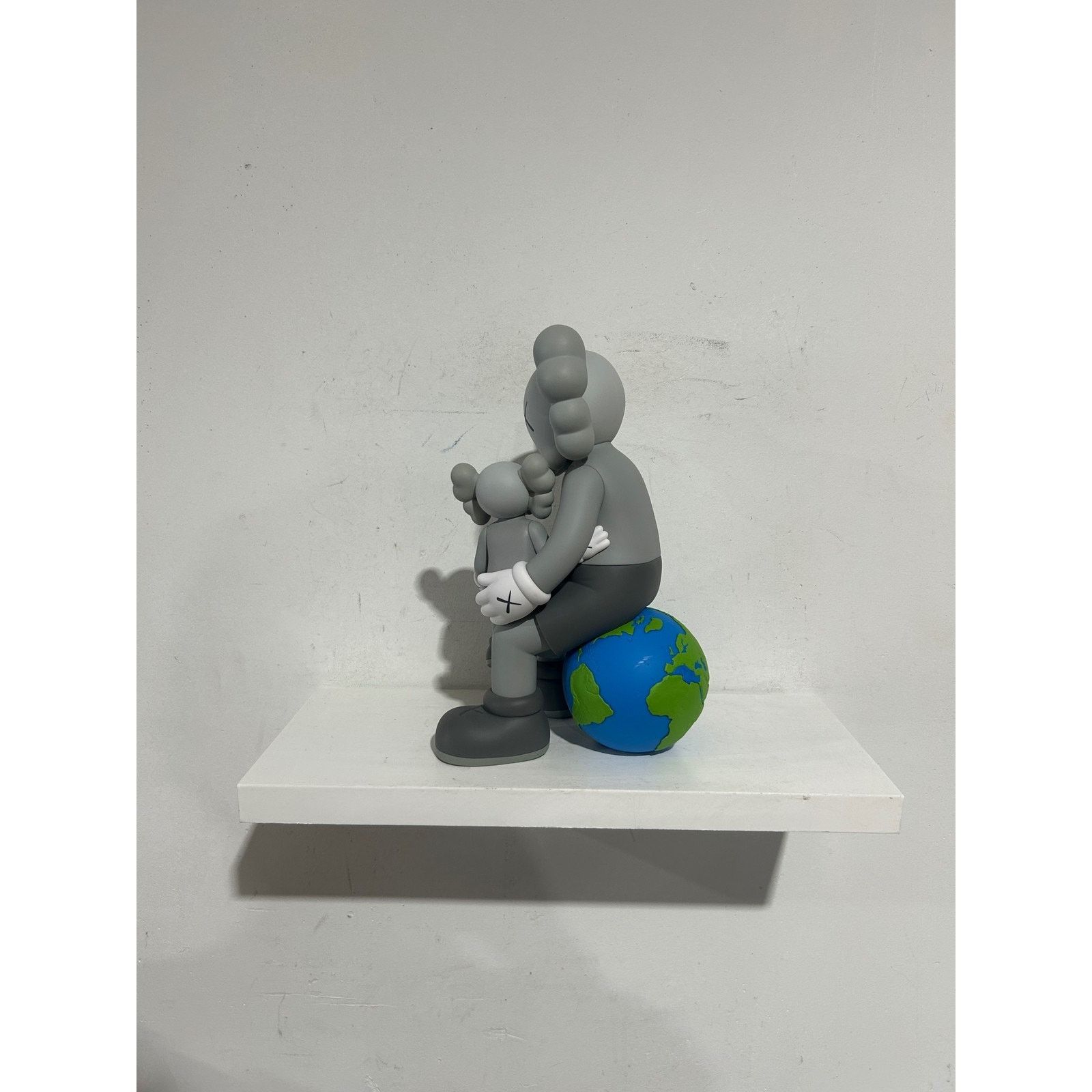 Kaws KAWS BROWN HOLIDAY THAILAND VINYL FIGURE NEW Size ONE SIZE - 3 Thumbnail