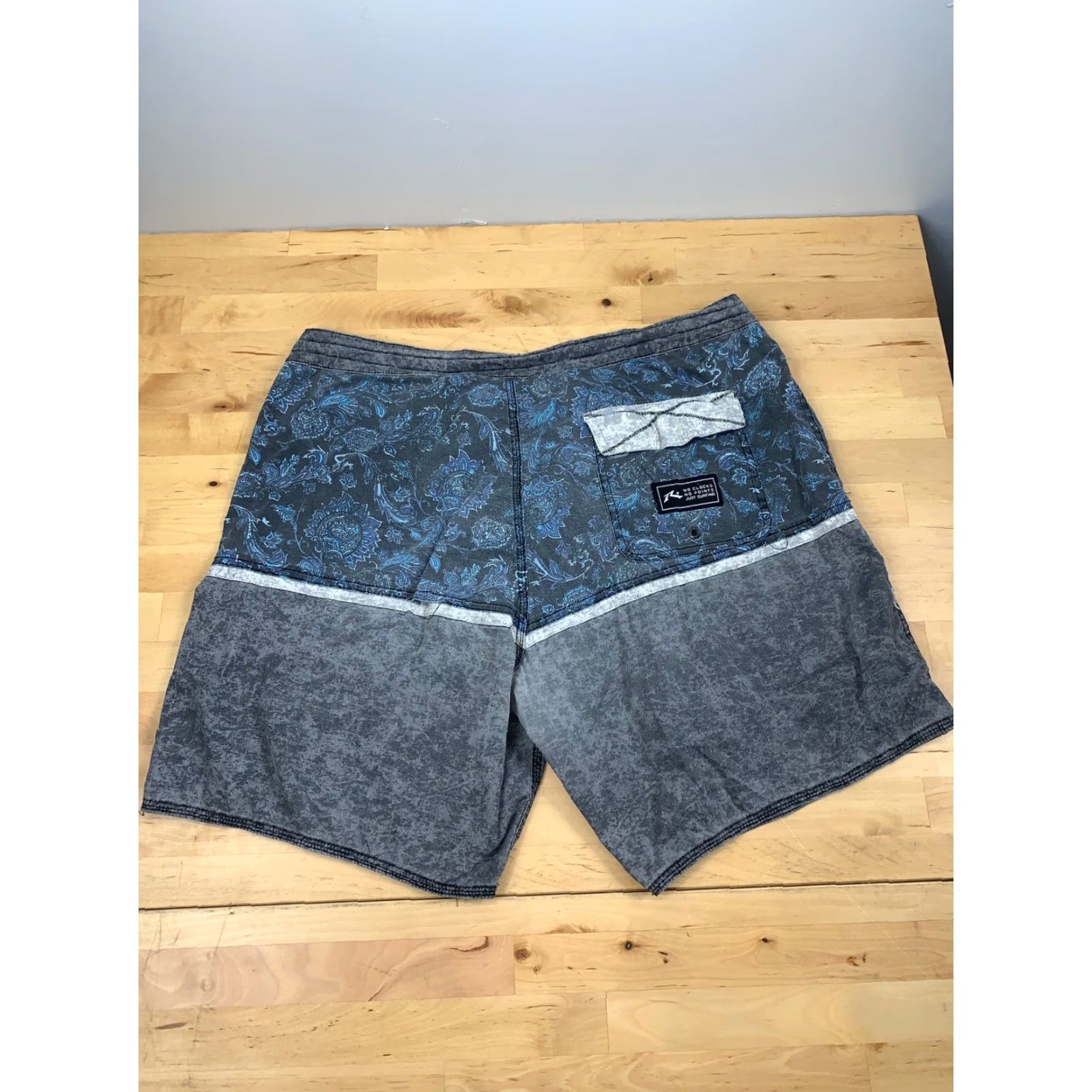 Rusty Rusty Swim Shorts Bottom Men 32 Multicolor Paisley Beach Surf Trunks 2724 Size US 32 / EU 48 - 2 Thumbnail