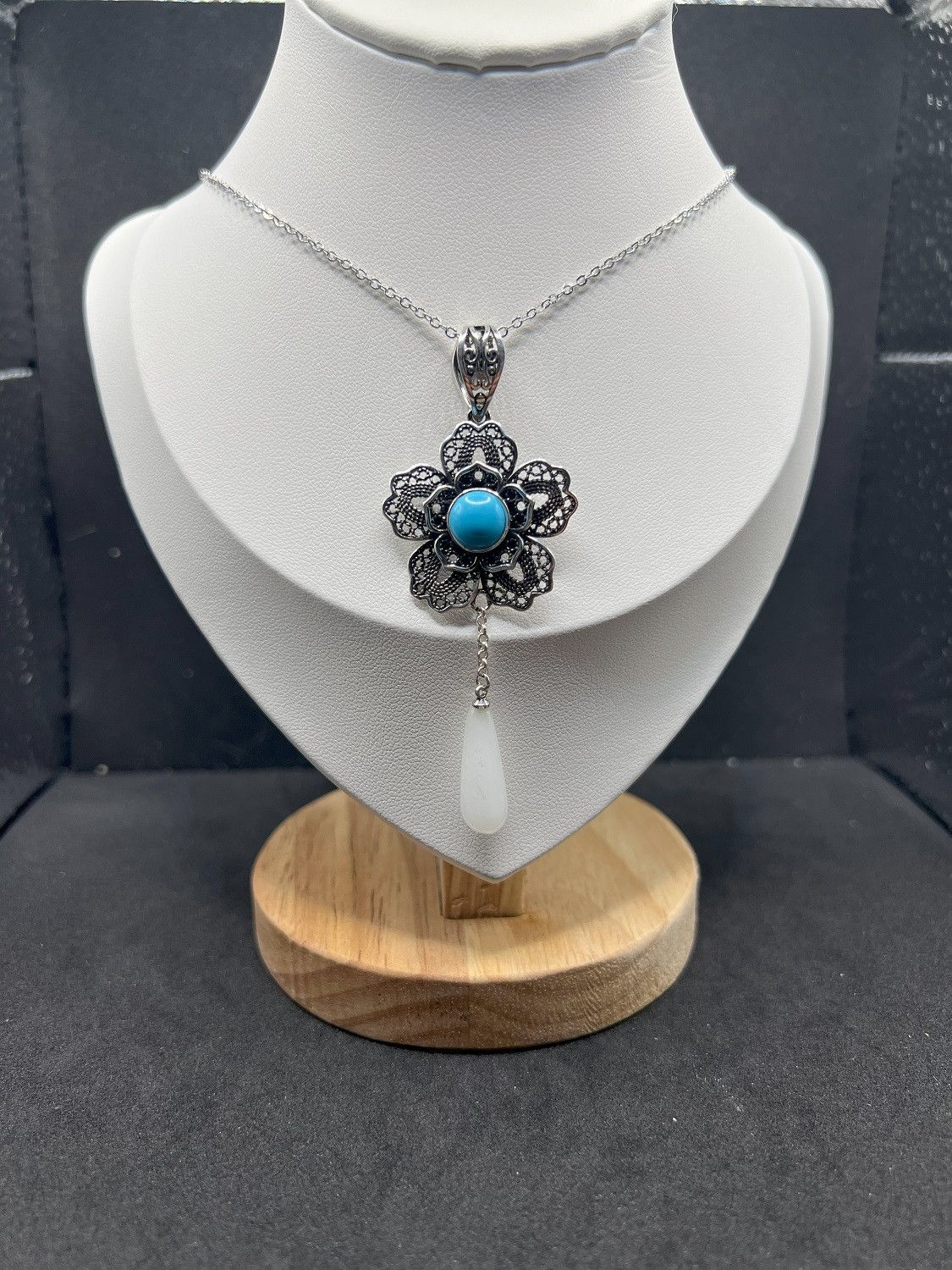 Jewelry Silver Flower Chain Necklace with White Jade Size ONE SIZE - 1 Thumbnail