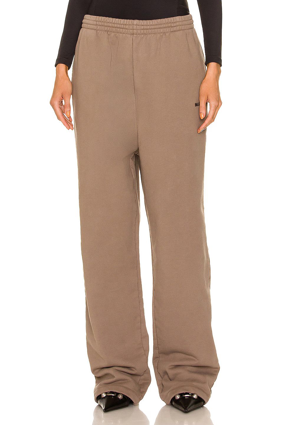 Balenciaga o1srvl11e1124 Jogging Pants in Taupe Size 27" / US 4 / IT 40 - 1 Thumbnail