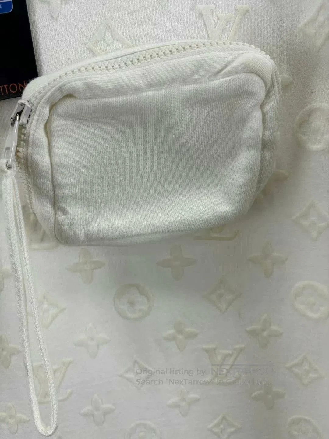 Louis Vuitton louis vuitton velvet printed short sleeve shirt. Size US S / EU 44-46 / 1 - 4 Thumbnail