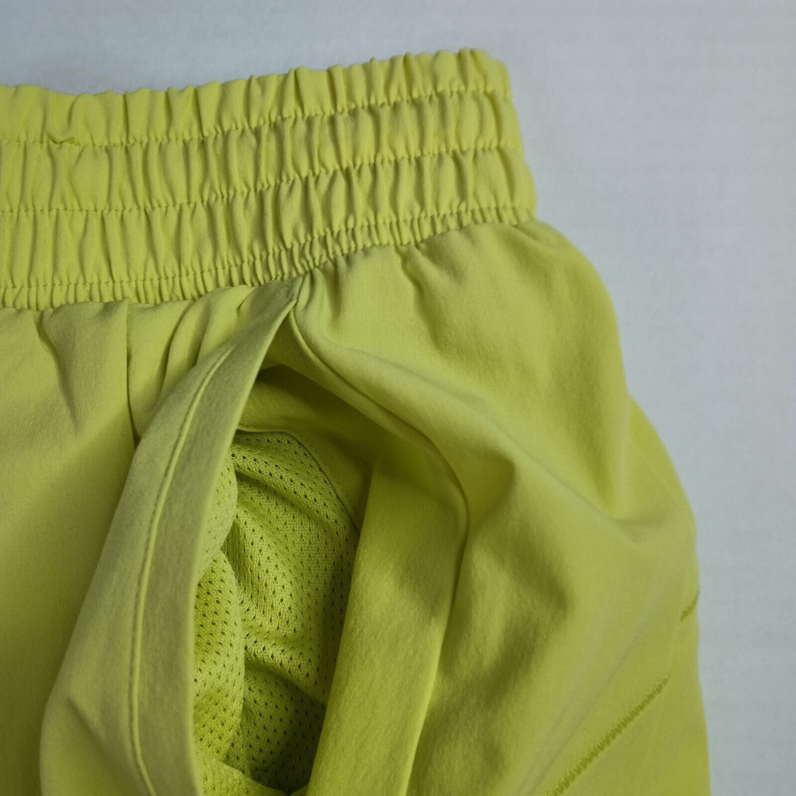 Under Armour Under Armour Storm 3" Woven Shorts Women's XS Lime Green Size 26" / US 2 / IT 38 - 3 Thumbnail