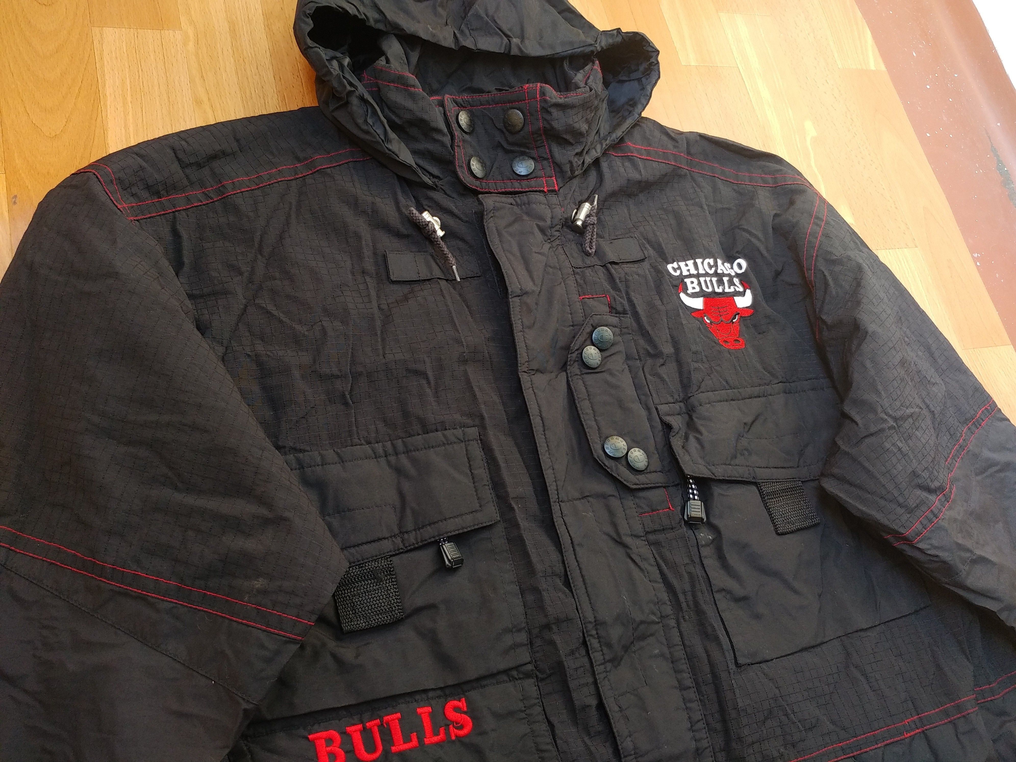 Champion NBA Chicago Bulls jacket, Champion basketball vintage 90s XL Size US XL / EU 56 / 4 - 12 Thumbnail